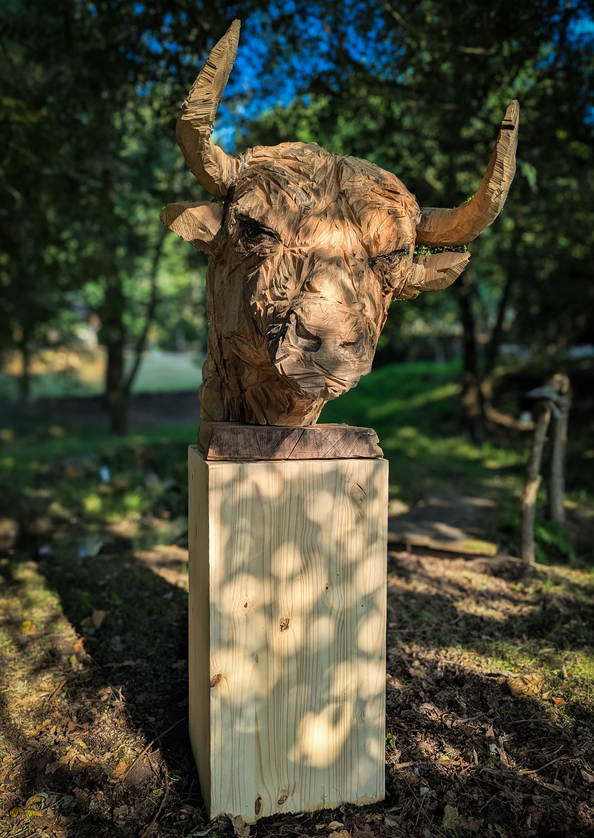 Sculpture de taureau à la tronçonneuse 2