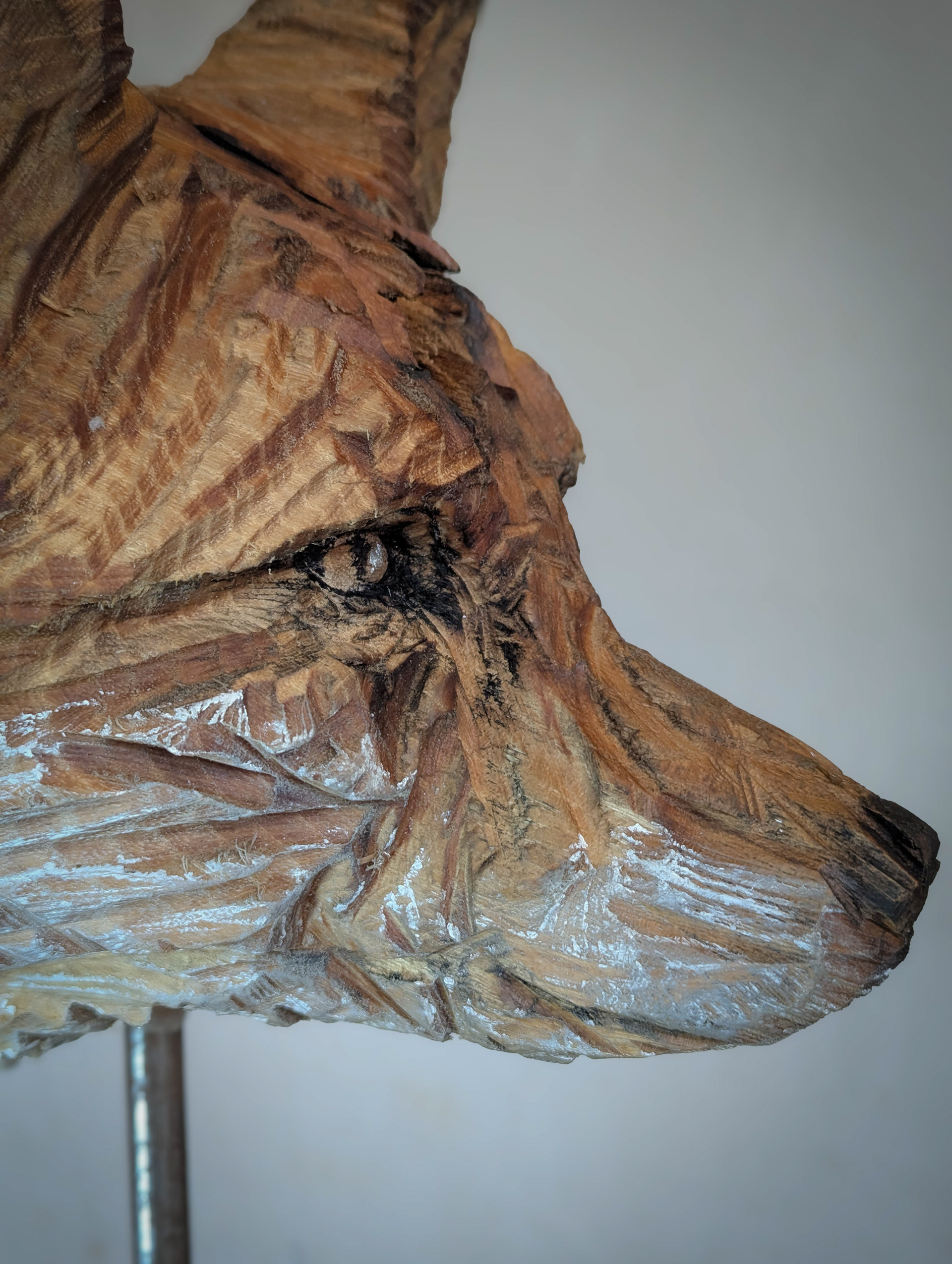 Sculpture à la tronçonneuse d'un renard 3