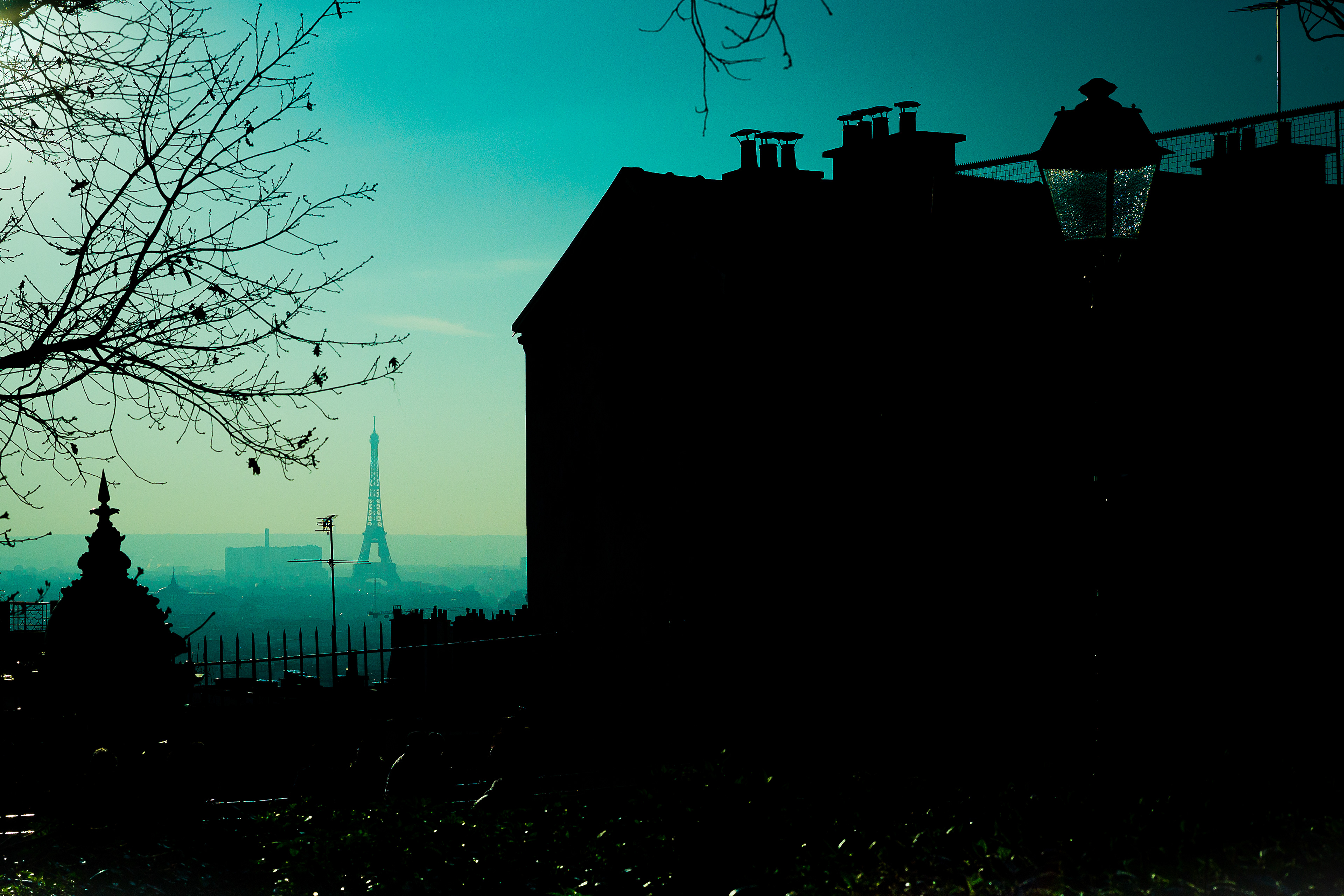 Au loin E.