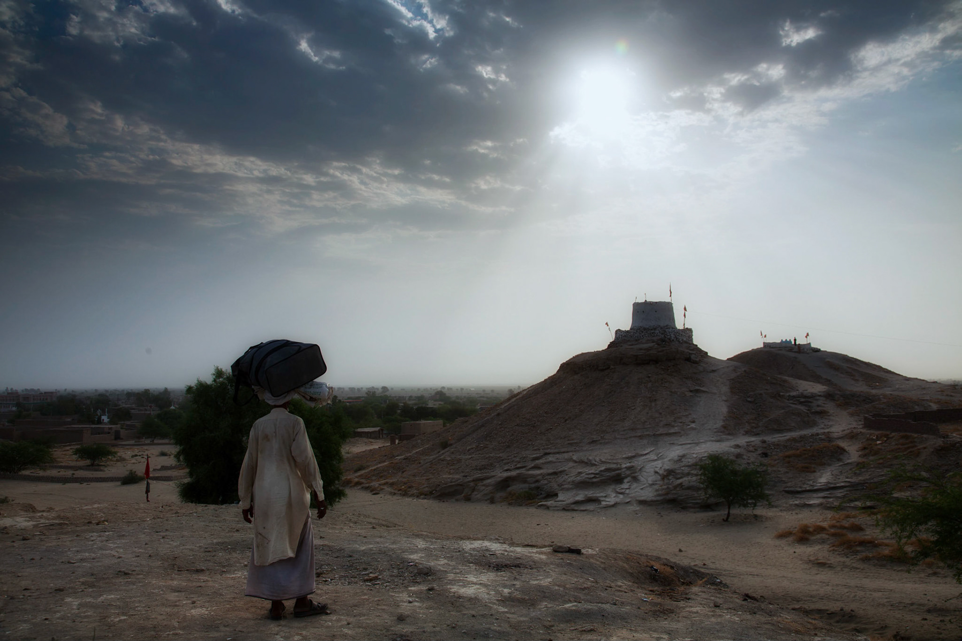 SEHWAN, Pakistan -- On the last day of the Urs of Sufi saint Lal Shahbaz Qalandar, Lahooti, set out on foot for the shrine of Shah Bilawal Noorani in Balochistan in two weeks arduous journey through rugged mountainous terrain. The Lahooti, as the pilgrims who are the journey on foot, are called, consider a spiritual journey as musliman first and sufi. (Photo by Osakabe Yasuo)