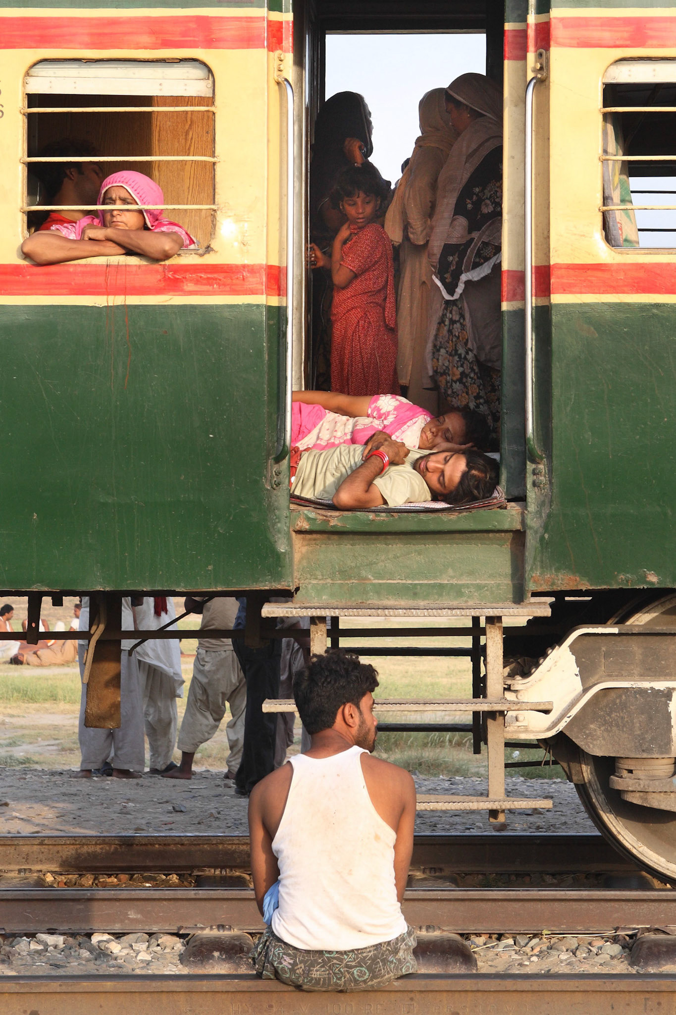 The train had been stopped in the desert area, when I woke up. The passengers stepped outside the small space. (Travel)