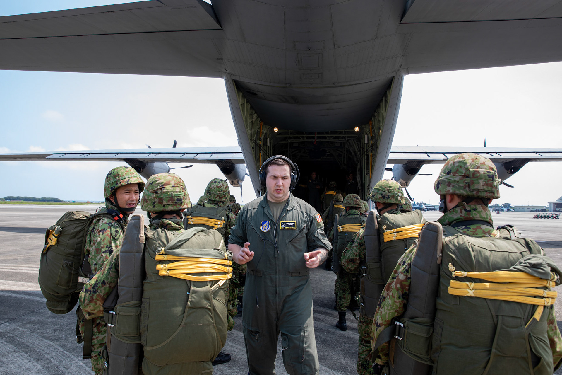 U.S. Air Force Senior Airman Sean Simard, 36th Airlift Squadron loadmaster, performs a headcount before Japan Ground Self-Defense Force soldiers assigned to the 1st Airborne Brigade board a U.S. C-130J Super Hercules at Japan Air Self-Defense Force Tsuiki Air Base, Japan, July 16, 2019, during a bilateral jump training. The training allows USAF and JGSDF units to work alongside each other while improving the readiness of our armed forces. (U.S. Air Force photo by Yasuo Osakabe)