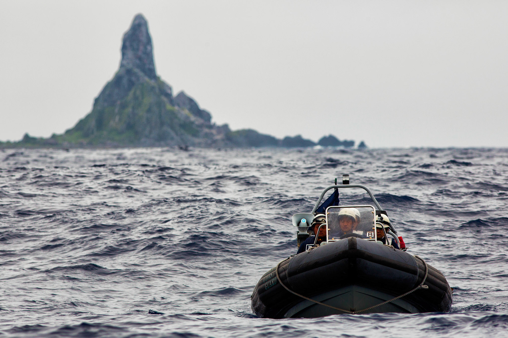 SENKAKU ISLANDS, Japan -- The Chinese maritime surveillance ship Haijian NO. 46 blocks out a Japanese commercial fishing boat inside Japanese territorial waters, May 26, 2013 at Uotsuri-jima. Chinese government ships entered into the Japanese territorial waters of 46 times. (Photo by Osakabe Yasuo)