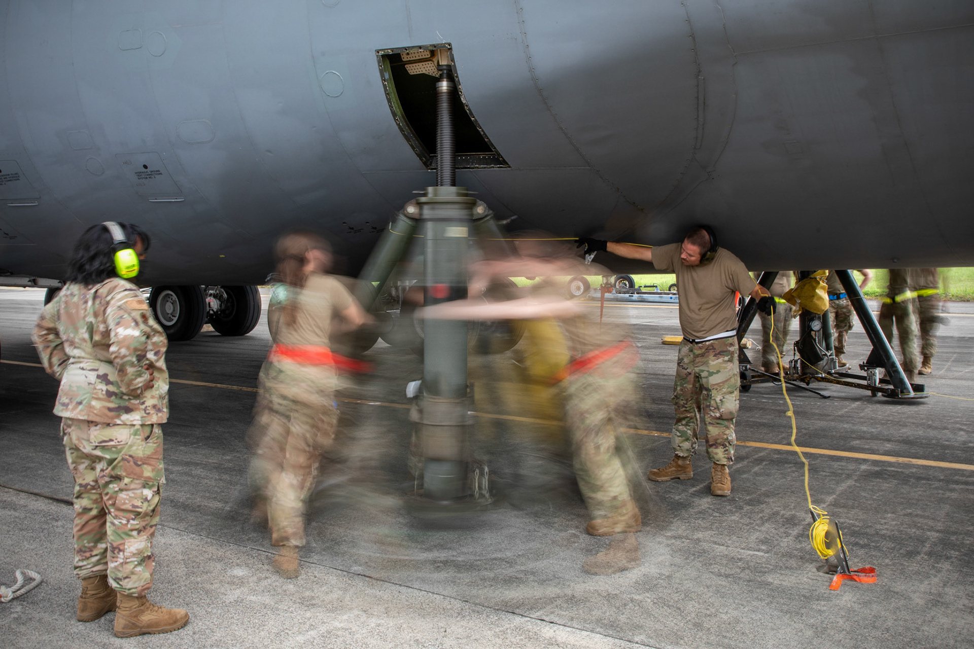 Airmen with the 730th Air Mobility Squadron connect an aircraft jack to a C-5M Super Galaxy during C-5M aircraft jack training at Yokota Air Base, Japan, Sept. 12, 2021. The training not only provides hands on C-5M training for 730th AMS maintainers, but also provides C-5M maintenance qualification. (U.S. Air Force photo by Yasuo Osakabe)
