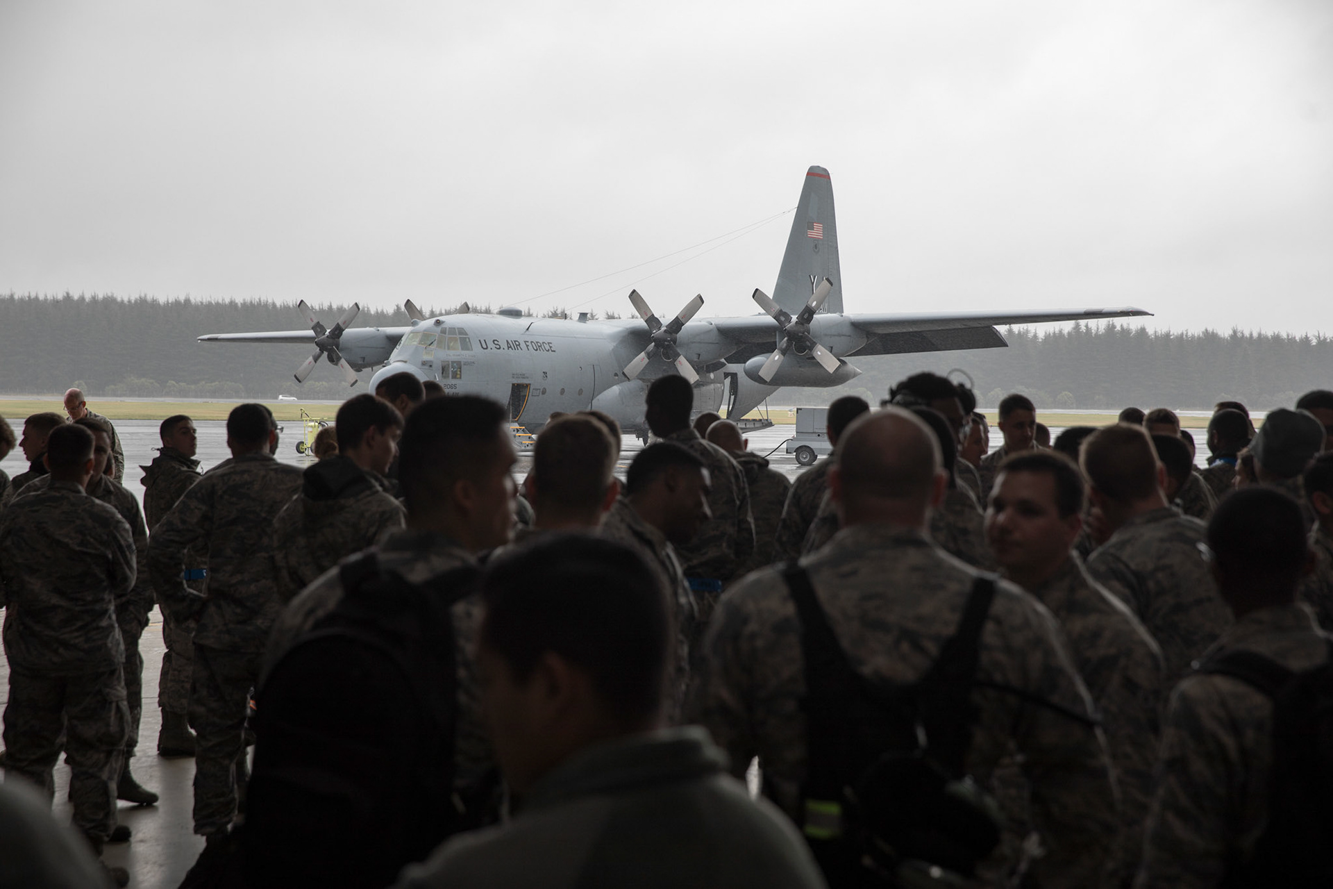 Members from the 374th Aircraft Maintenance Squadron gather at the Hangar 15 after the official C-130H farewell ceremony at Yokota Air Base, Japan, Oct. 16, 2017. This aircraft was nicknamed “Heisman” for its ability to stiff-arm the repair of most discrepancies or the stiff-arm of several attempted launches. (U.S. Air Force photo by Yasuo Osakabe)