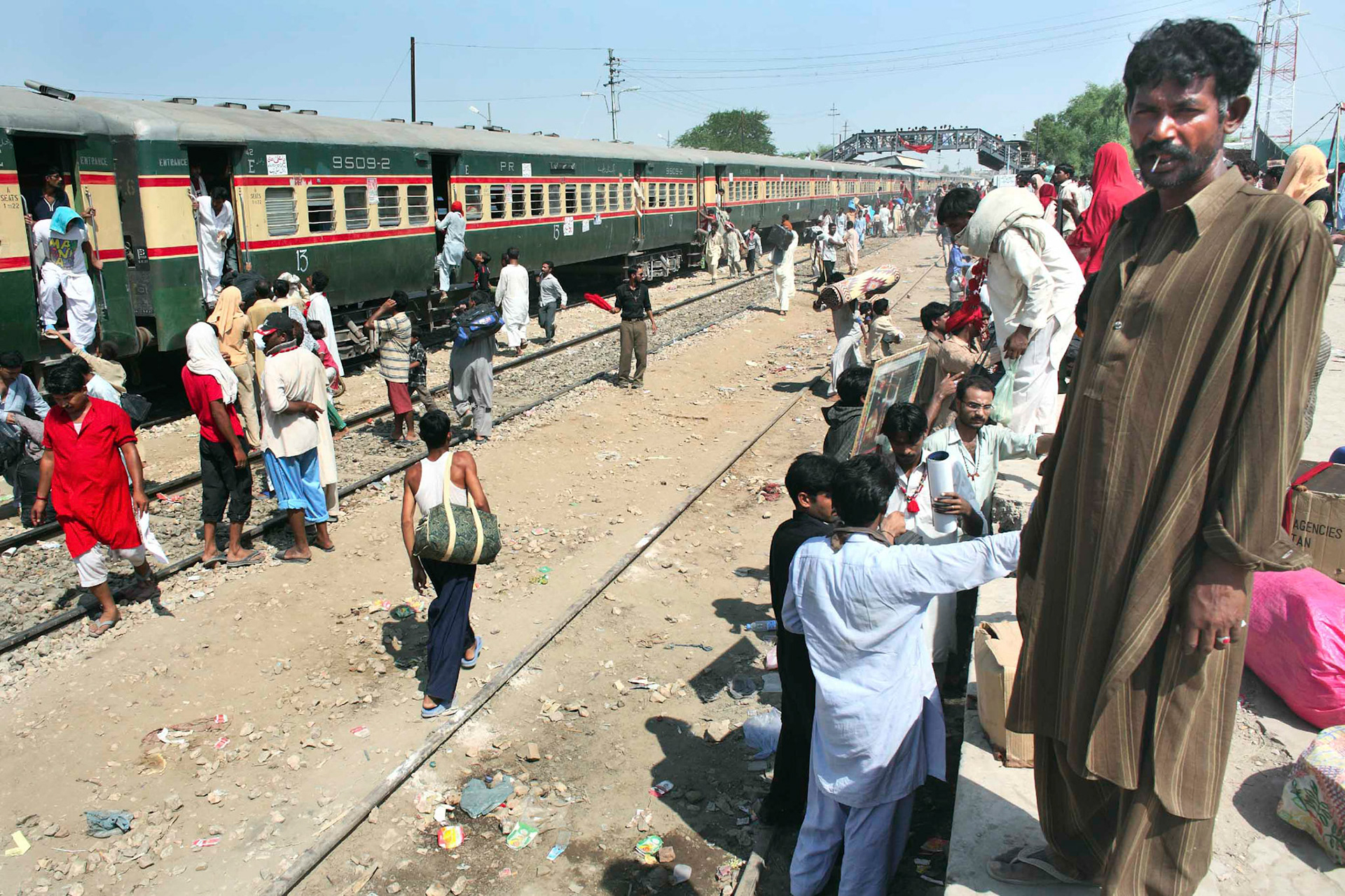 Devotees were going back home, Lahore at same time. (Travel)