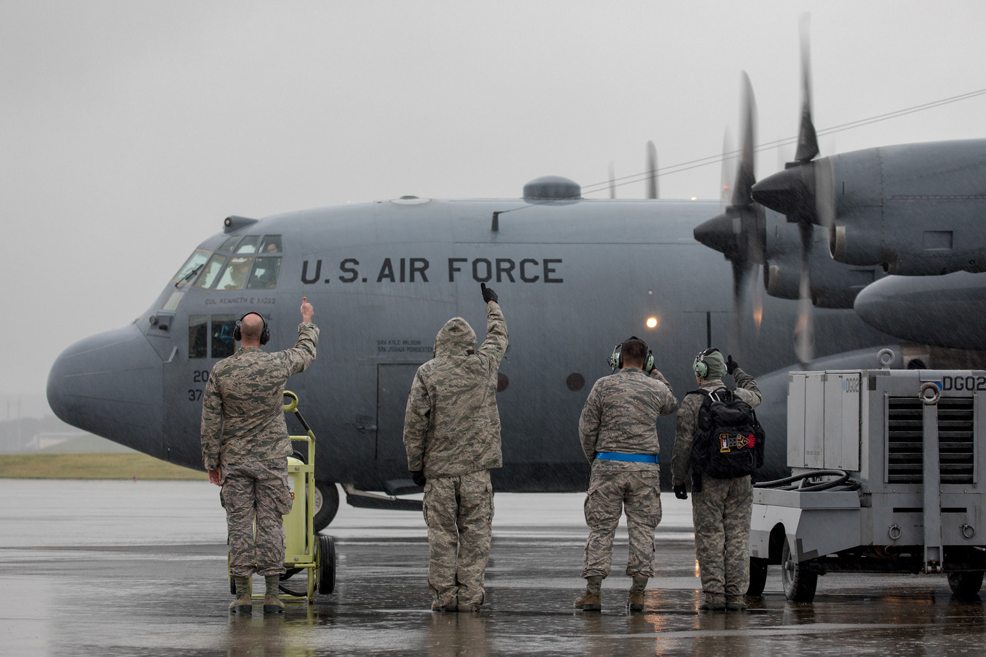 Members with the 374th Aircraft Maintenance Squadron give a "thumbs up" to the aircrew on the C-130H Hercules at Yokota Air Base, Japan, Oct. 16, 2017. The aircraft was nicknamed “Heisman” for its ability to stiff-arm the repair of most discrepancies or the stiff-arm of several attempted launches. (U.S. Air Force photo by Yasuo Osakabe)