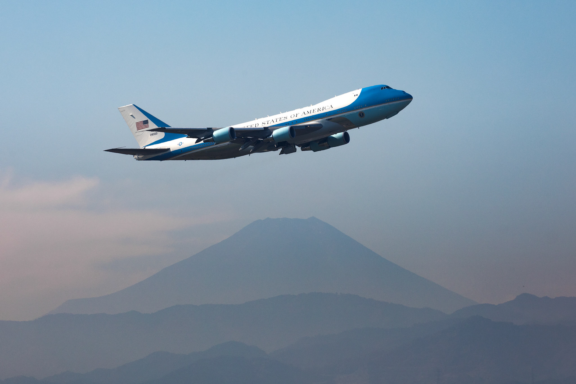 Personnel on Air Force One depart Yokota Air Base, Japan, Nov. 7, 2017, after President of the United States Donald J. Trump first visit Japan. Trump was in Japan for three days as part of a 12 day tour of the Indo-Asia Pacific region. (U.S. Air Force photo by Yasuo Osakabe)