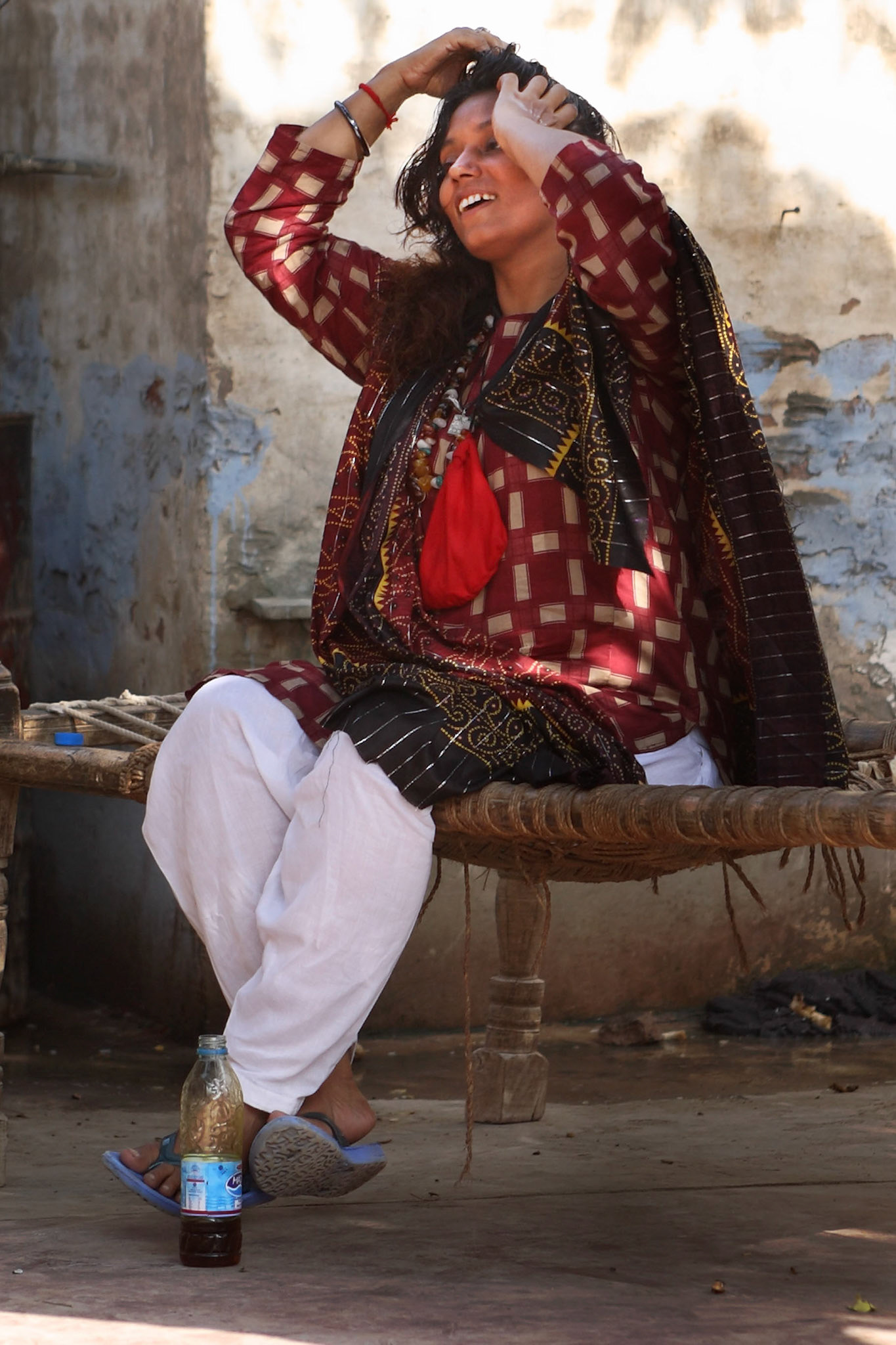 A lady maintained her beautiful hair by the oil after she took the shower.  Ladies hear is important for pakistani ladies, because it symbolizes to the hair of the woman in Pakistan. (Travel)