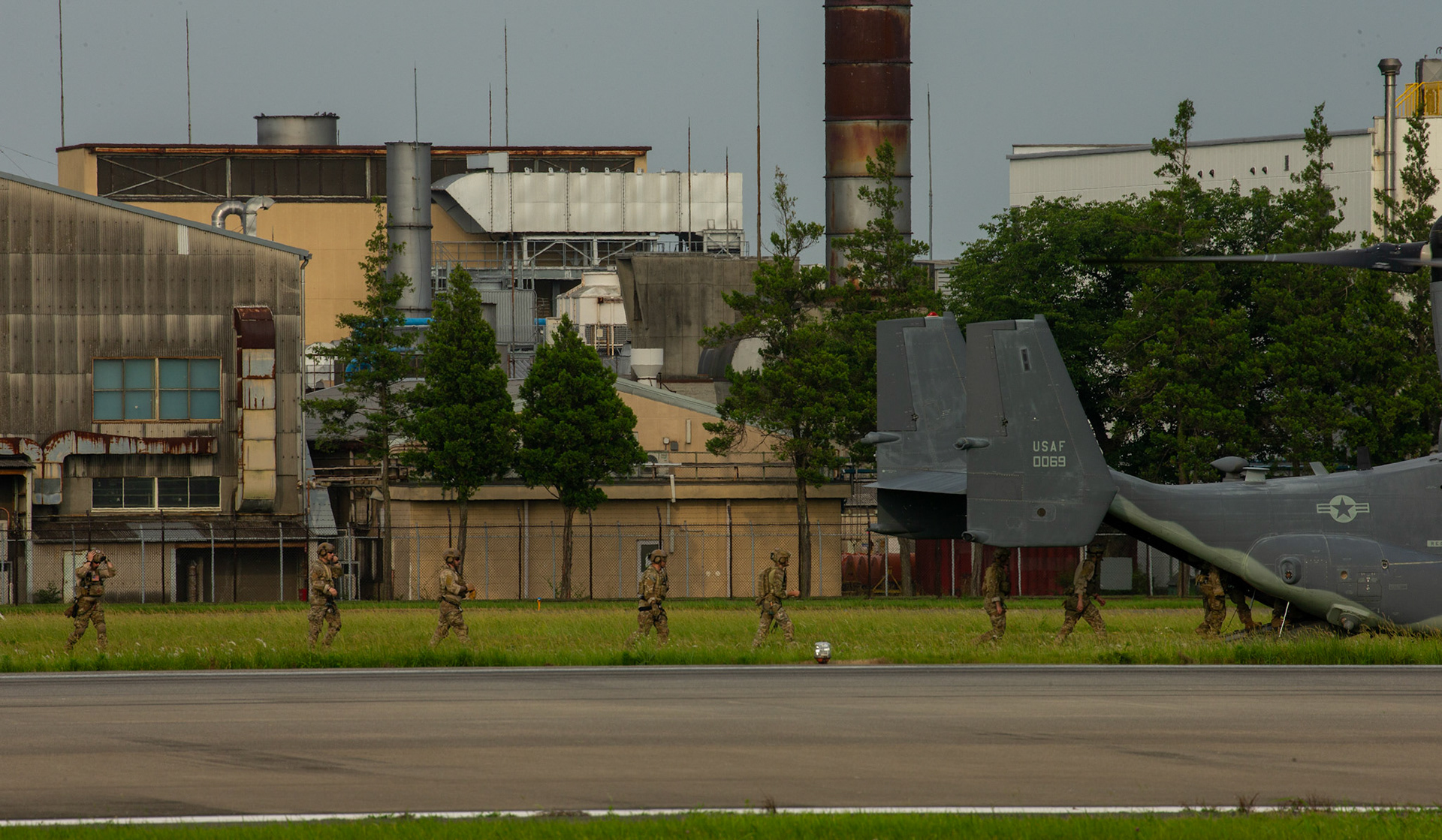 U.S. Special Operations Forces members walk to board a CV-22 Osprey assigned to the 21st Special Operations Squadron during Exercise Gryphon Jet at Yokota Air Base, Japan, June 15, 2020. Gryphon Jet is an integrated training exercise focused on improving interoperability throughout the special operations community. (U.S. Air Force photo by Yasuo Osakabe)