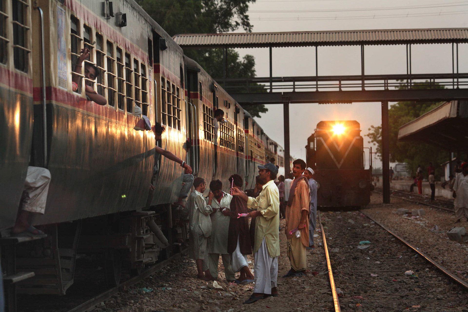 The vendors sold the passengers a specialties of Sindh province at the train station. (Travel)