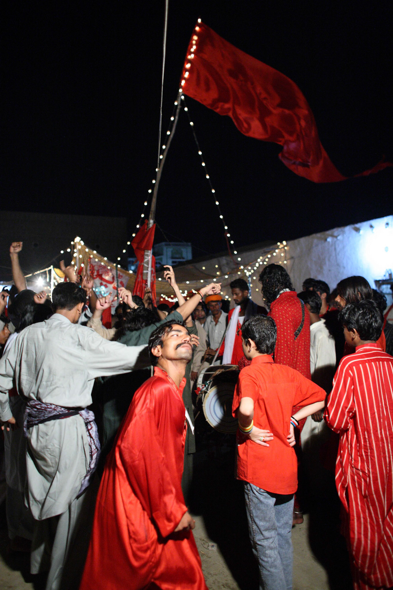 Worshipper was dancing at the Dera (the pilgrims emcampment) before they were going to present a big chadar, which is a cloth with Quaranic inscriptions in silver or gold threads used to cover a tomb of lal shahbaz qalandar.(Travel)