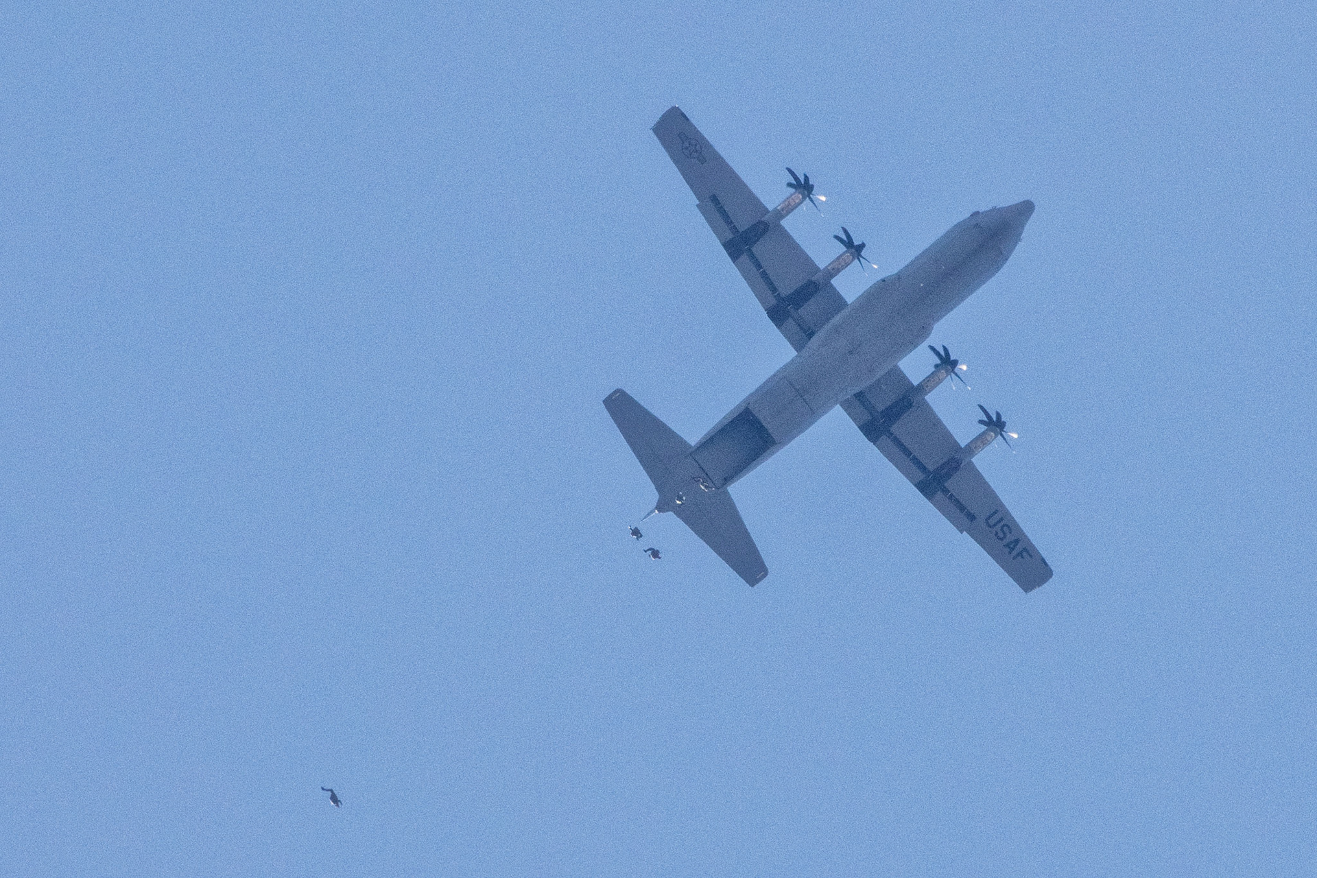 Paratroopers assigned to the Japan Ground Self-Defense Force, 1st Airborne Brigade, and U.S. Air Force Tech. Sgt. Seth Sarrett, 374th Operations Support Squadron survival, evasion, resistance and escape specialist, conduct a military free fall from a USAF C-130J Super Hercules assigned to the 36th Airlift Squadron, during the Japanese-American Friendship Festival at Yokota Air Base, Japan, May 22, 2022. A six member team comprised of U.S. Air Force and JGSDF paratroopers, conducted a military free fall demonstration to show their capabilities during the festival. During the two-day festival, more than 110,000 attendees came to Yokota to experience the event. The festival is aimed at increasing bilateral relationships between U.S. and Japanese communities and allows people to see U.S. and Japanese military capabilities first-hand. (U.S. Air Force photo by Yasuo Osakabe)