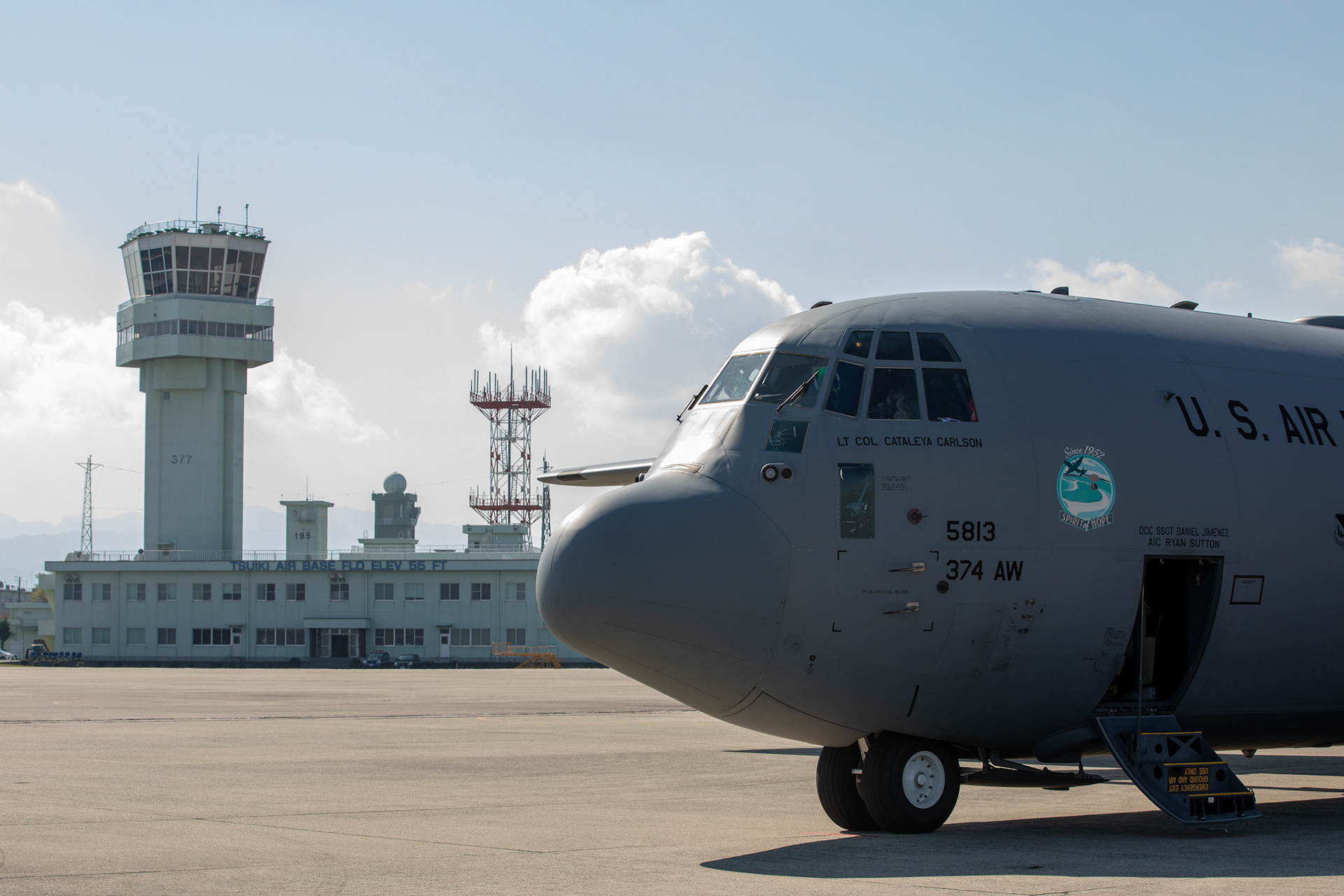 A U.S. Air Force C-130J Super Hercules assigned to the 36th Airlift Squadron parks at Japan Air Self-Defense Force Tsuiki Air Base, Japan, Nov. 4, 2018, during Keen Sword 19. The prior-arrived 120 Japan Ground Self-Defense Force personnel at JASDF Tsuiki AB conducted airdrop training from the C-130J at Hiju-dai drop zone, Oita prefecture for the first time. (U.S. Air Force photo by Yasuo Osakabe)