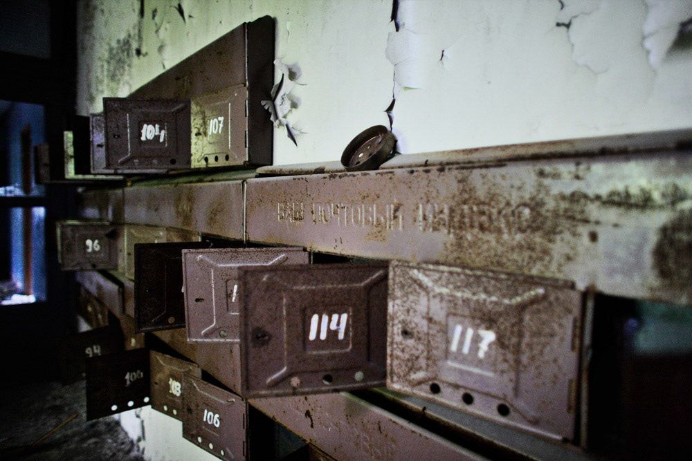 These are empltes mail box in a 16 storeyed appartment.