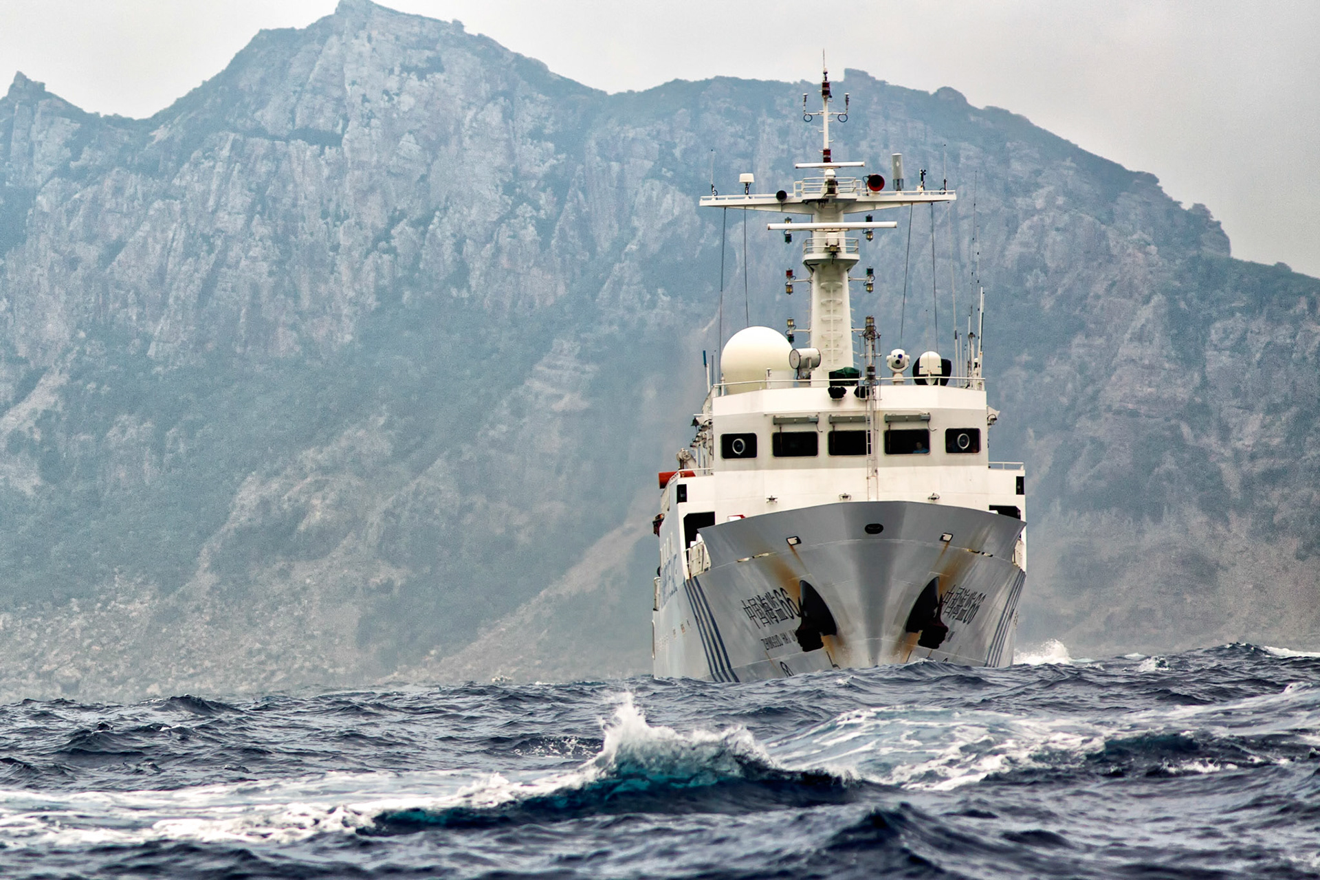 SENKAKU ISLANDS, Japan – The Chinese maritime surveillance ship Haijian No. 66 enters waters of disputed islands, May 26, 2013. Chinese government ships entered into the Japanese territorial waters of 46 times. (Photo by Osakabe Yasuo)