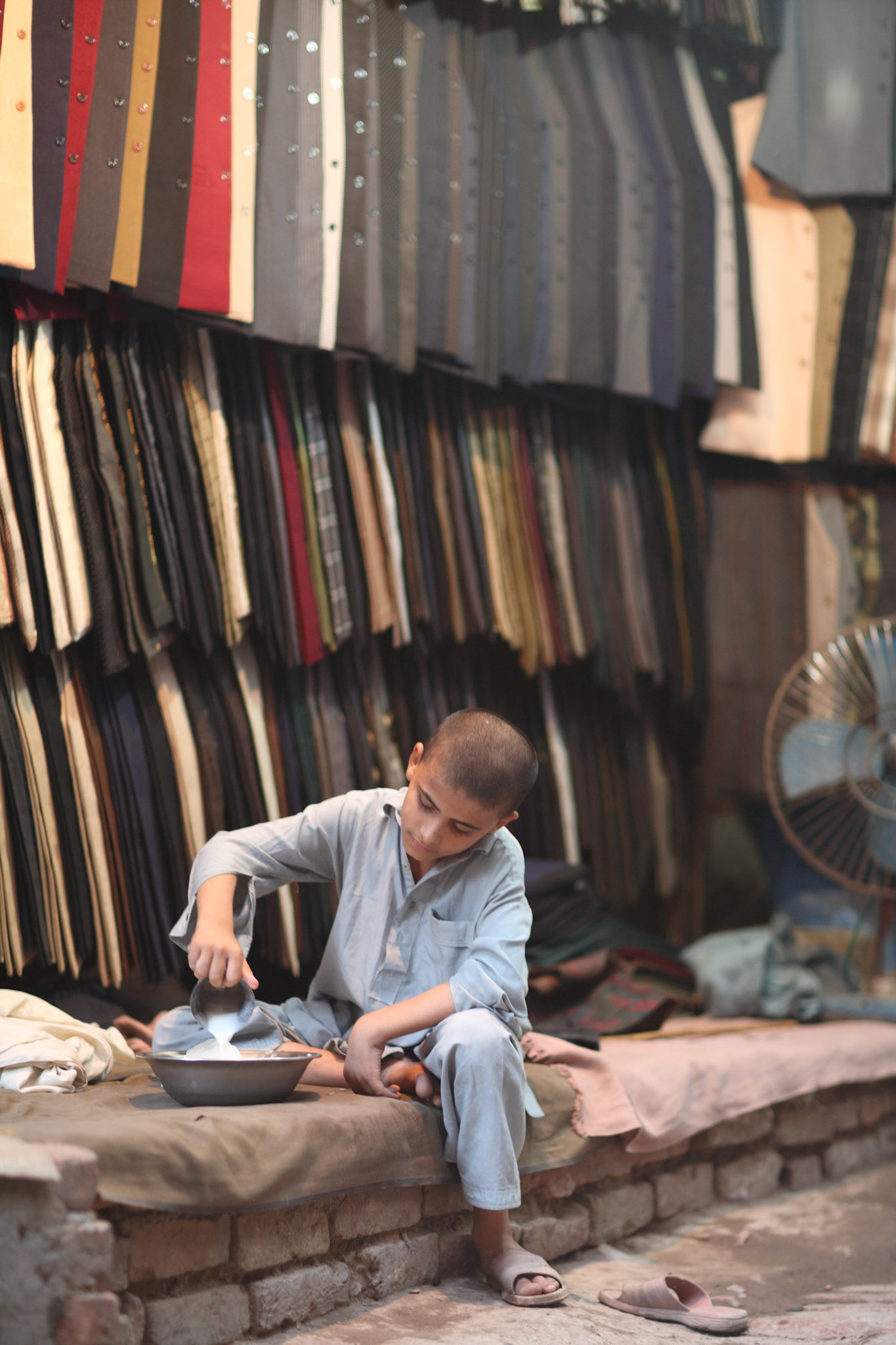 A boy was preparing for the cold drink to Iftar. (Travel)