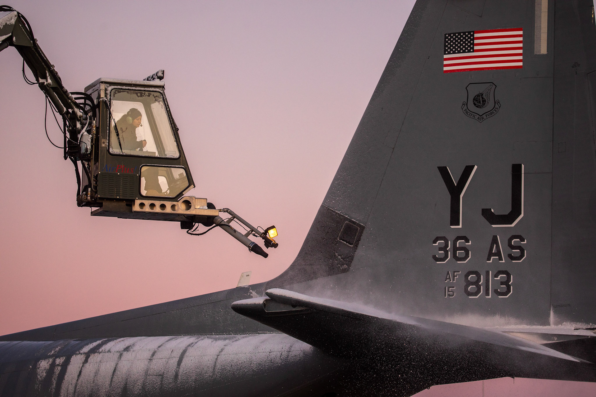 An Airman assigned to the 374th Aircraft Maintenance Squadron de-ices a C-130J Super Hercules assigned to the 36th Airlift Squadron at Yokota Air Base, Japan, Jan. 7, 2022. Heavy snowfall hit Yokota and the Kanto Plain, accumulating 10 centimeters of snow in the evening, a level unseen in the past four years. (U.S. Air Force photo by Yasuo Osakabe)