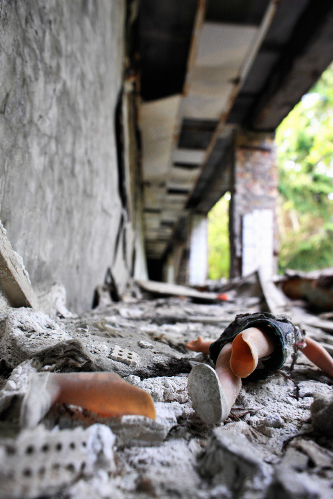 Everything of the facility and properties are fallen  into decay year by year in an abandoned town, Pripyat.