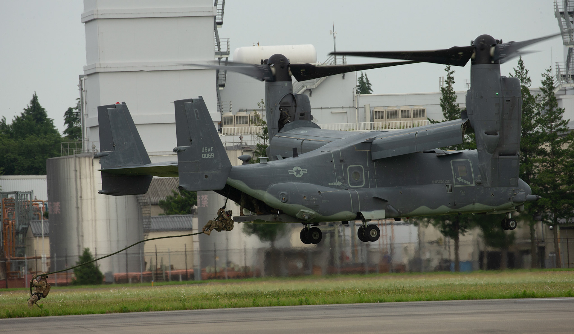 U.S. Special Operations Forces members’ fast rope from a CV-22 Osprey assigned to the 21st Special Operations Squadron during Exercise Gryphon Jet at Yokota Air Base, Japan, June 15, 2020. Gryphon Jet is an integrated training exercise focused on improving interoperability throughout the special operations community. (U.S. Air Force photo by Yasuo Osakabe)