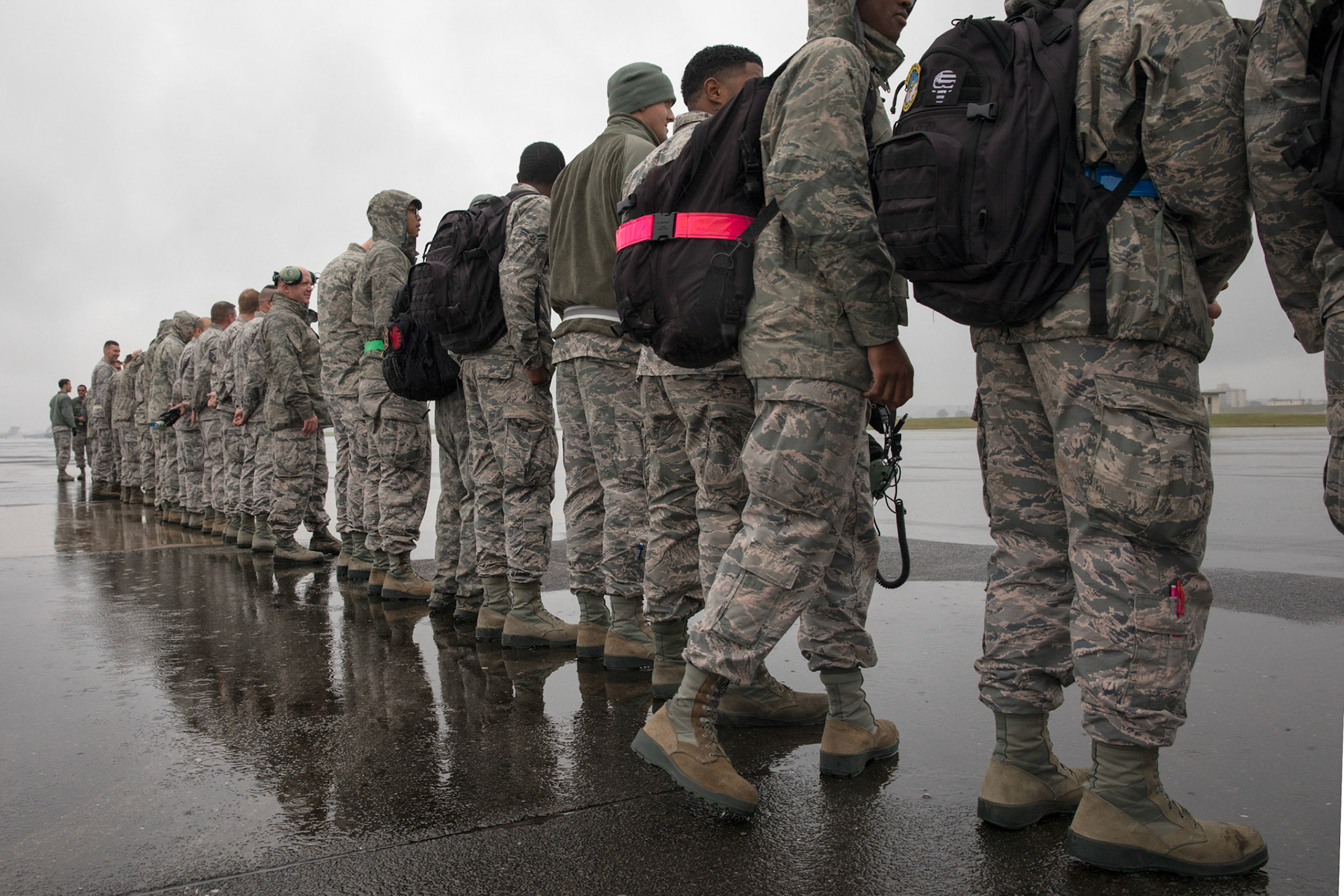 Members with the 374th Aircraft Maintenance Squadron line up on the flightline to send off the C-130H Hercules tail 74-2065 at Yokota Air Base, Japan, Oct. 16, 2017. Yokota Airmen said farewell to the last C-130H in the Air Force’s active-duty inventory. (U.S. Air Force photo by Yasuo Osakabe)