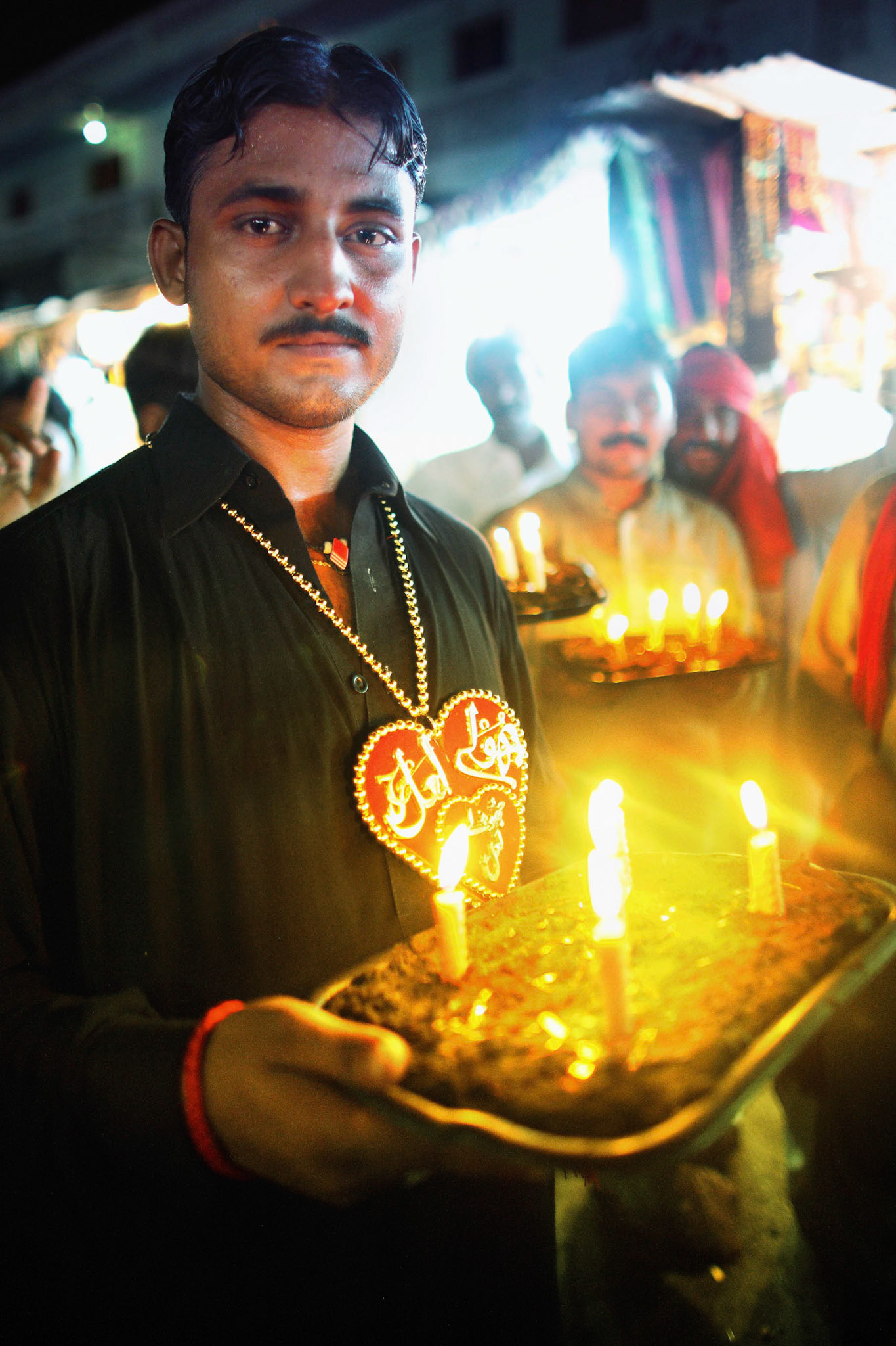 Devotees worshipped at the tomb of Hazrat Lal Shahbaz Qalandar. The shrine packed with worshippers on the final day of the festival. (Travel)