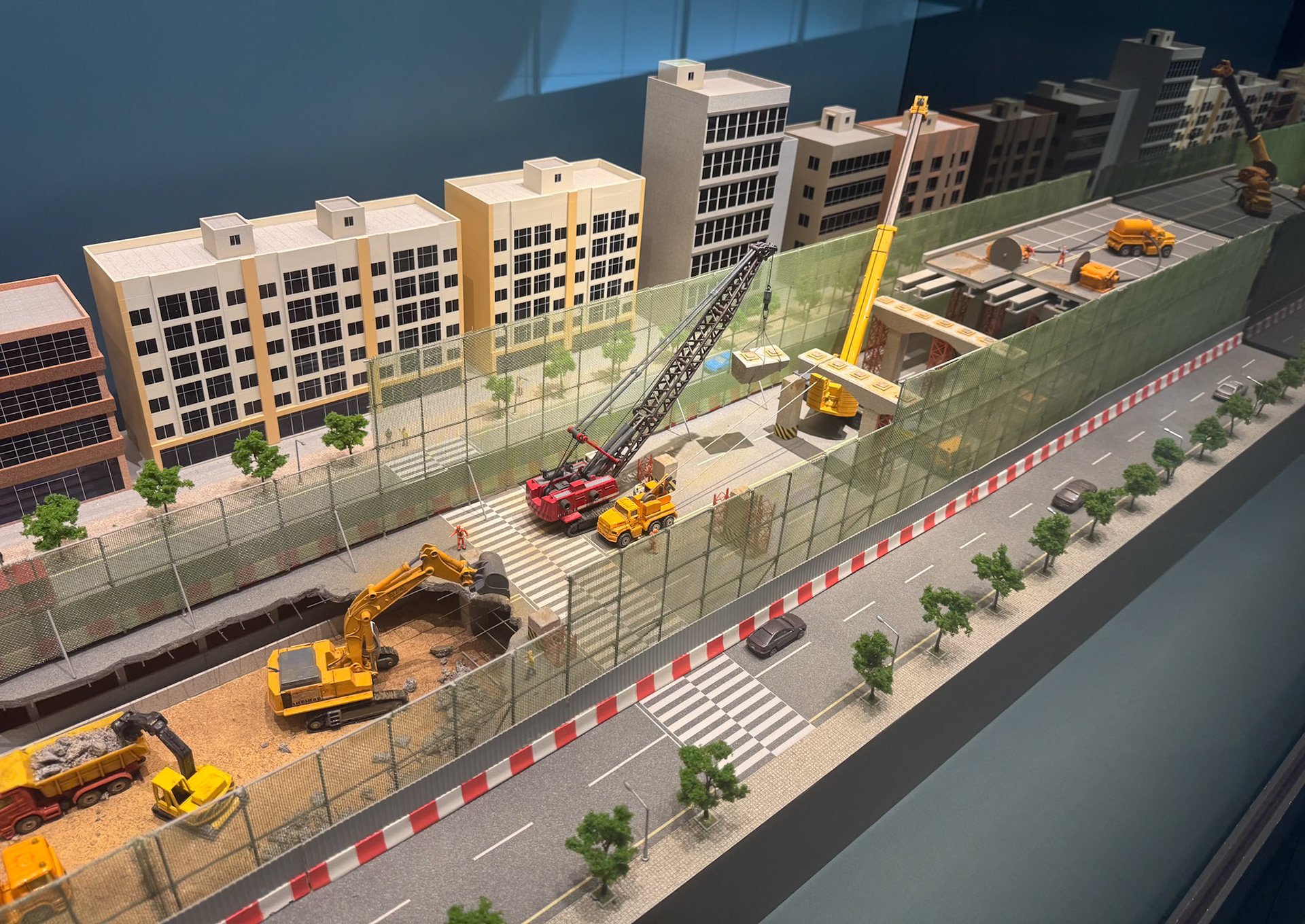 Seoul: Cheonggyecheon Stream Museum - ripping up roadway and fly over