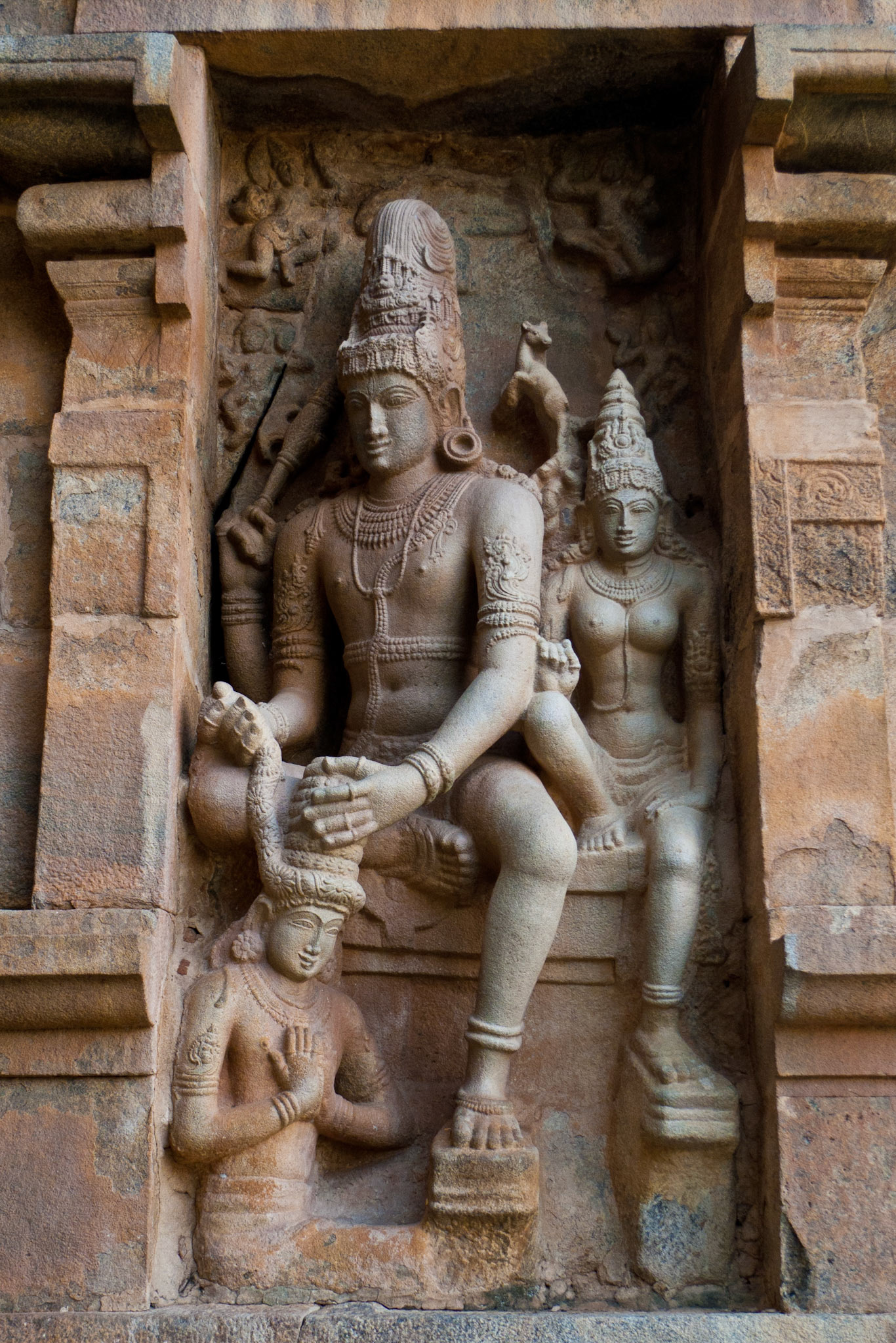 Thanjavur: Gangaikondacholapuram Temple -  Shiva and Parvati
