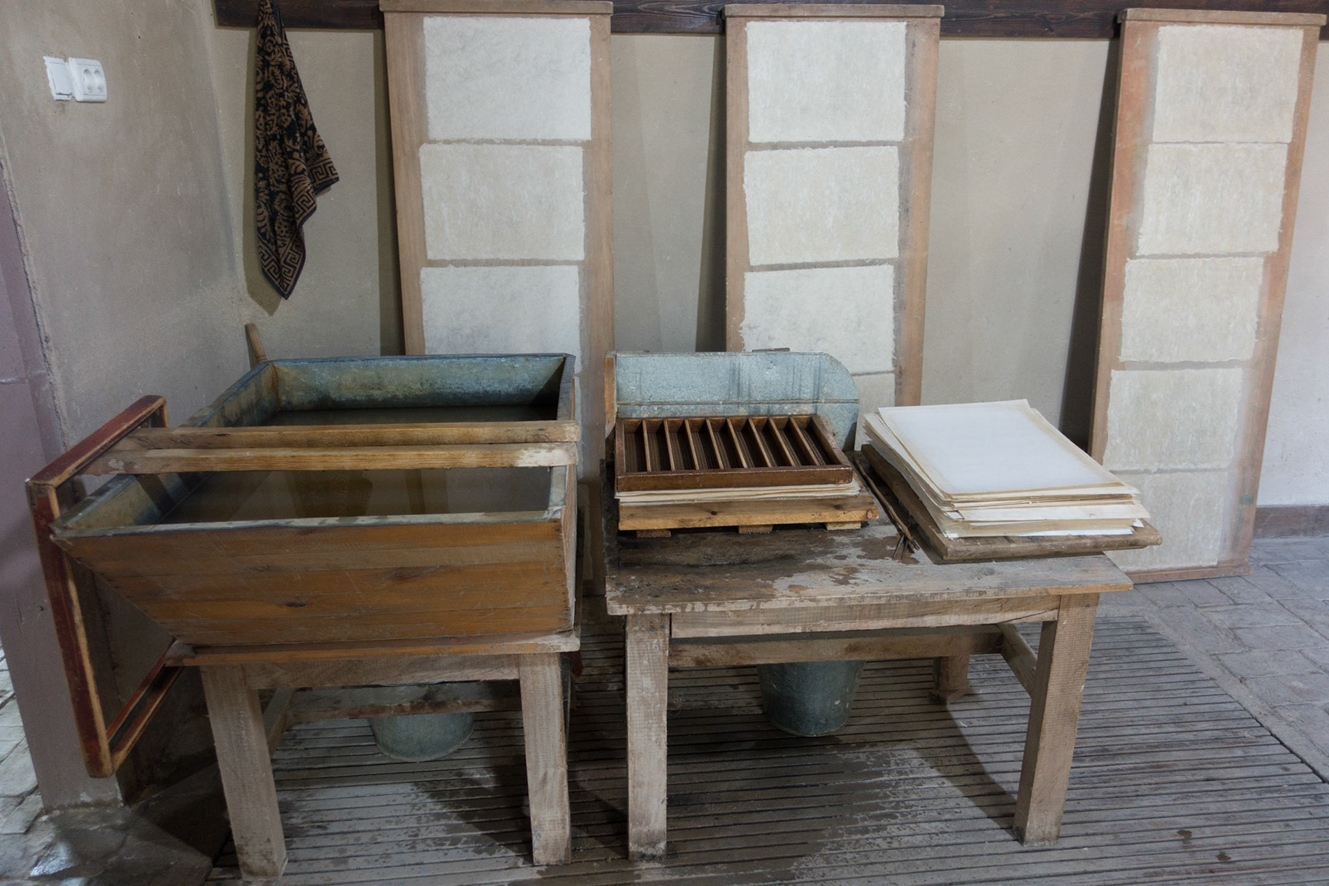 Samarkand: Koni Gil Paper Mill - making the sheet from pulped bark