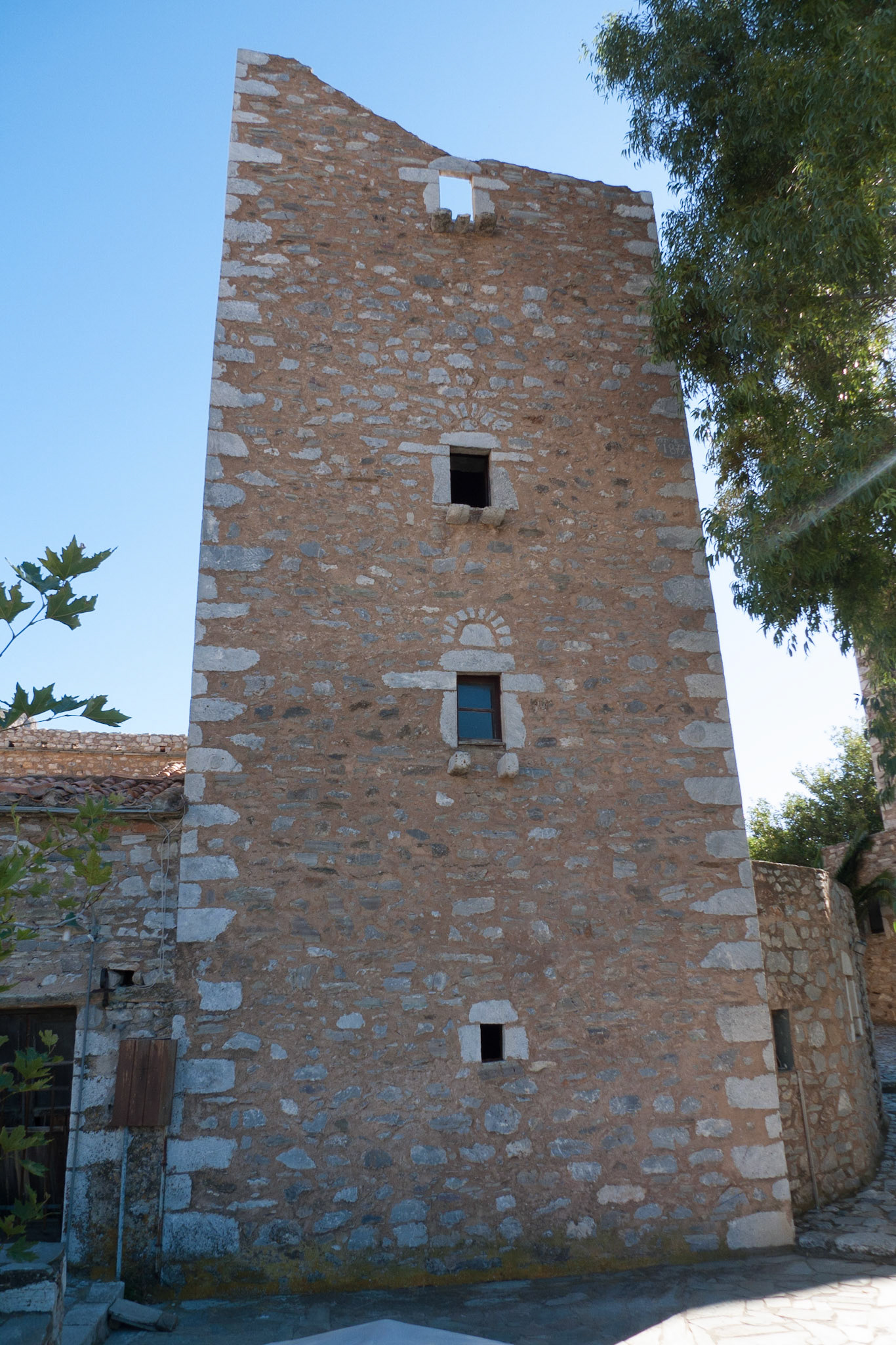 Vathia; Fortified against neighbours