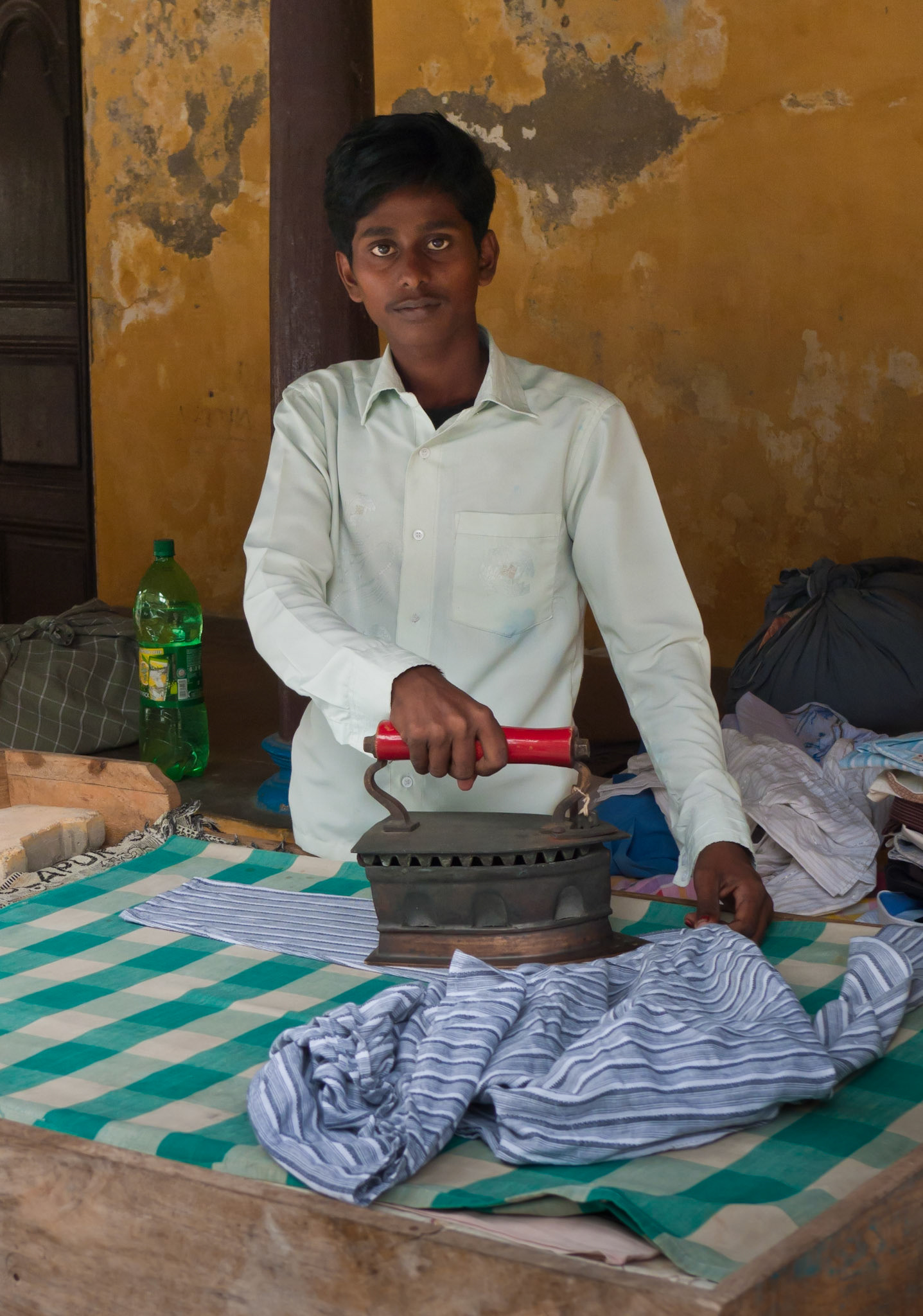 Pondicherry: Ironing wallah