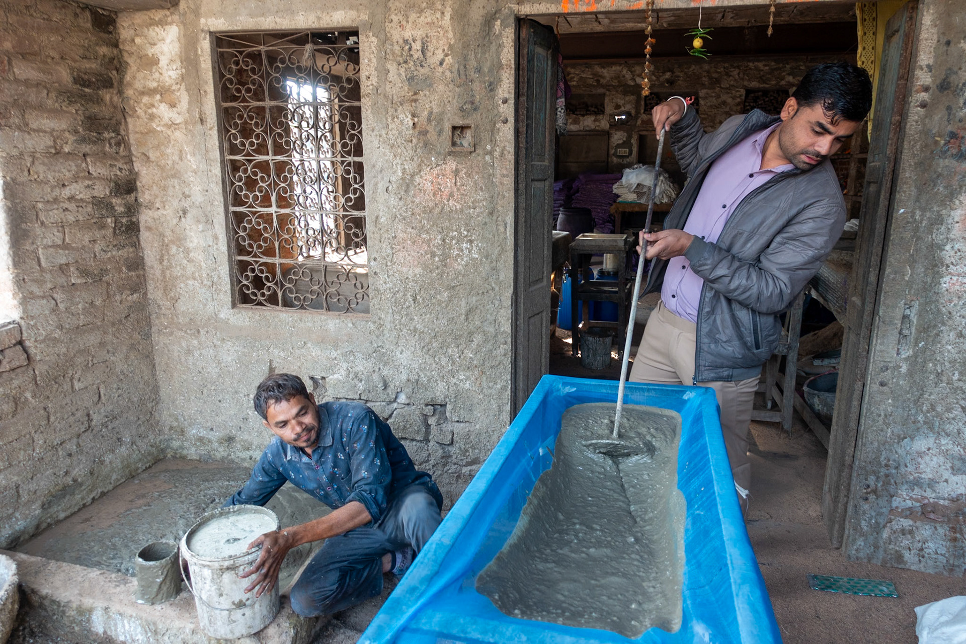 Jaipur - Bagru: Mixing resist slurry