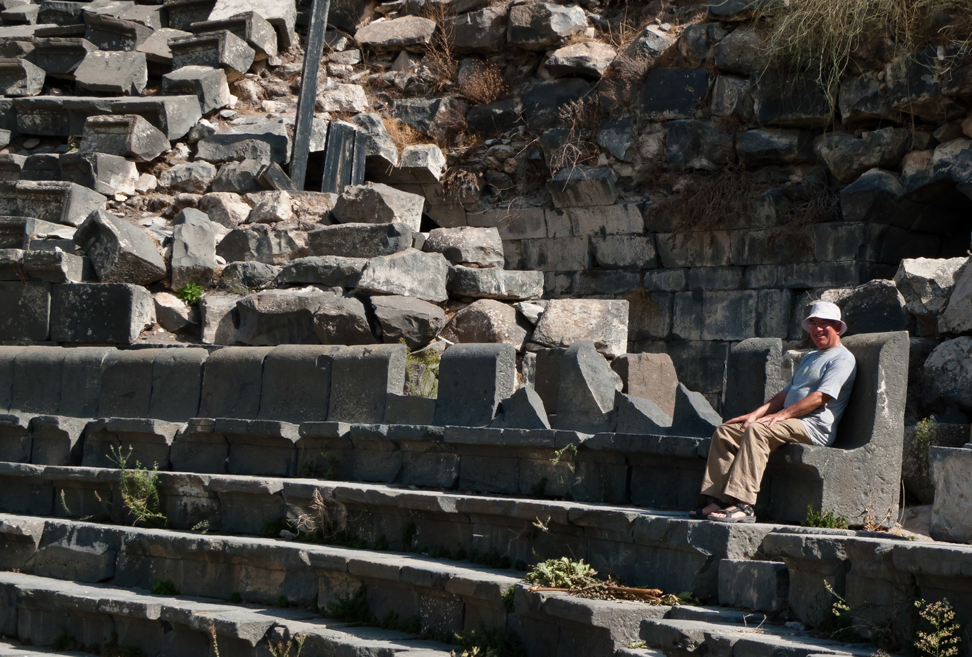 Umm Qais: Premium seating - i.e. carved back