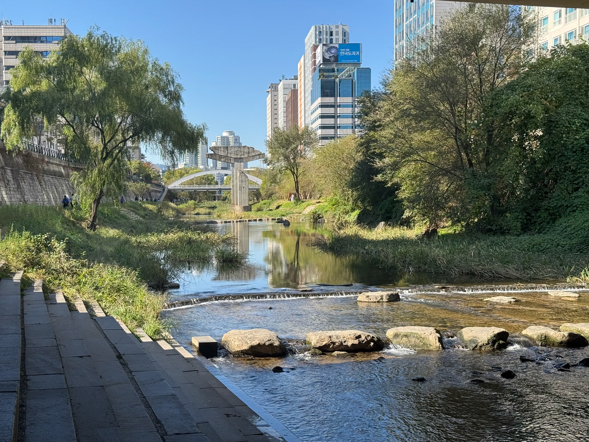 Seoul:Cheonggyecheon  Stream showing pylons from old fly over