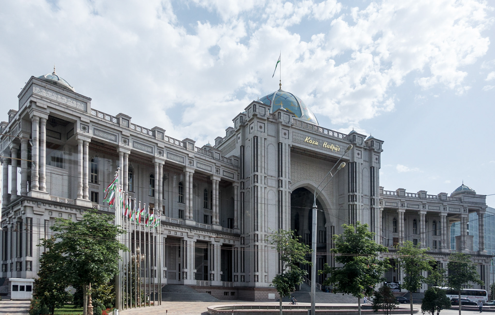 Dunshabe: (workers) Palace of Navroz