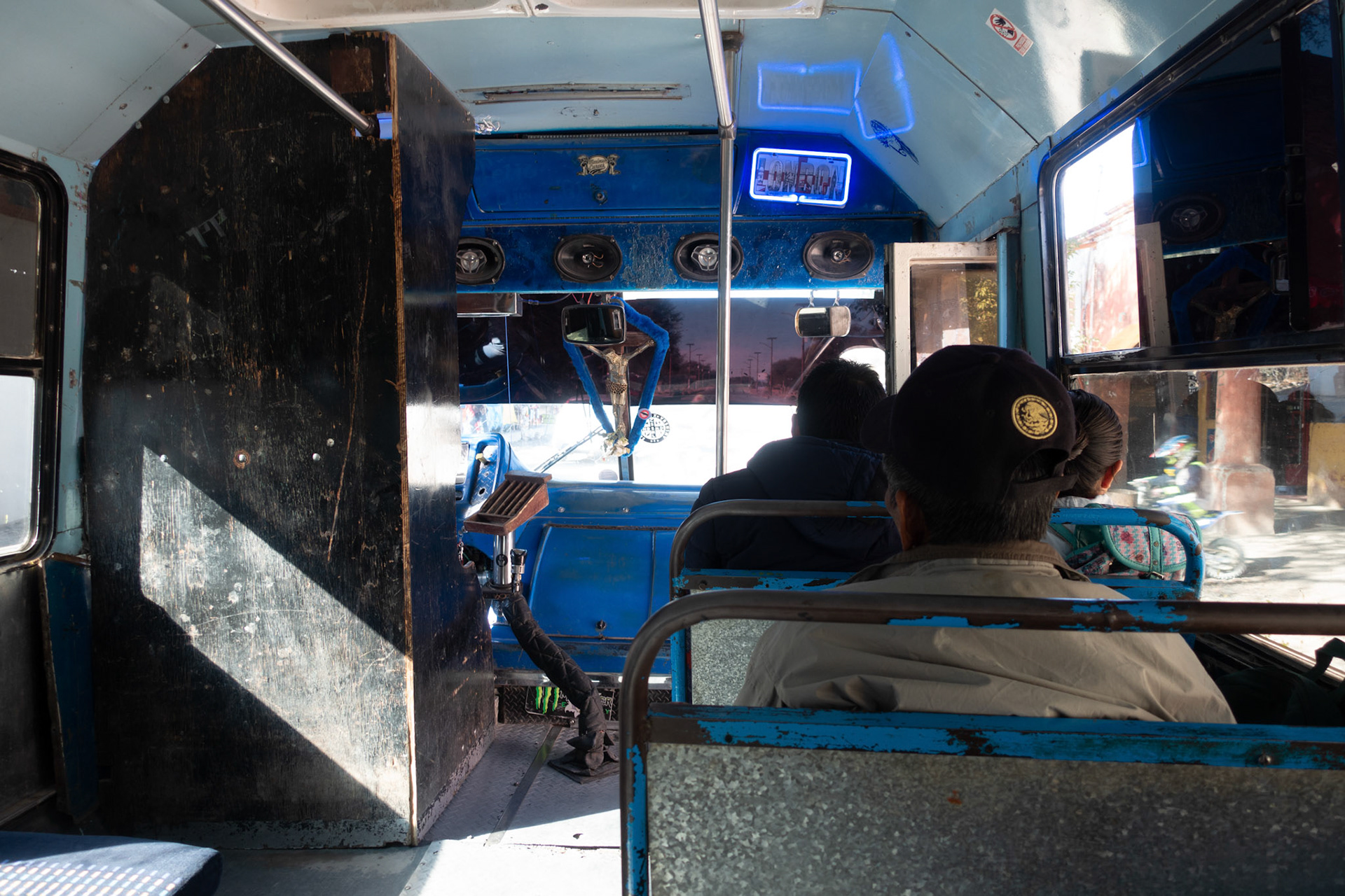 San Miguel de Allende : Bus from Santuario de Atotonilco - Ubiquitous cross.