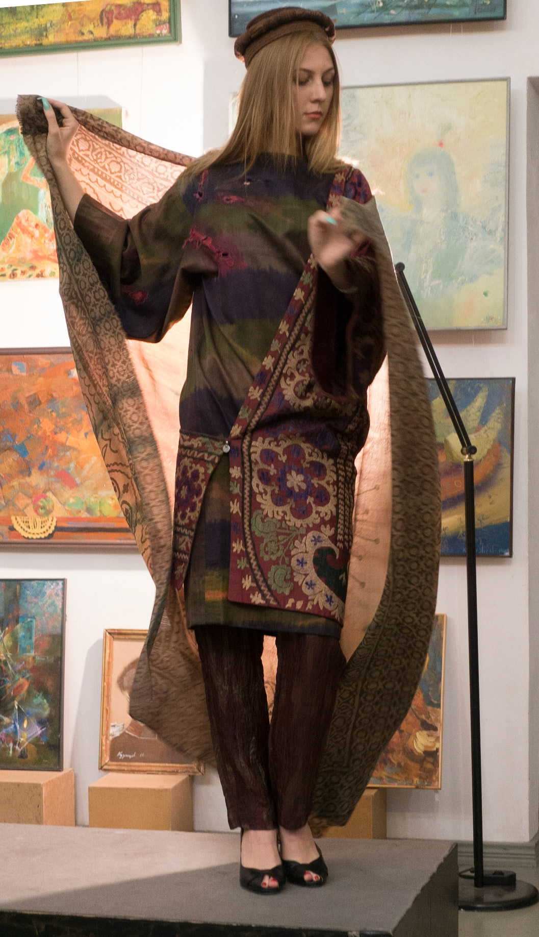 Samarkand: Alfiya Gallery - fashion parade