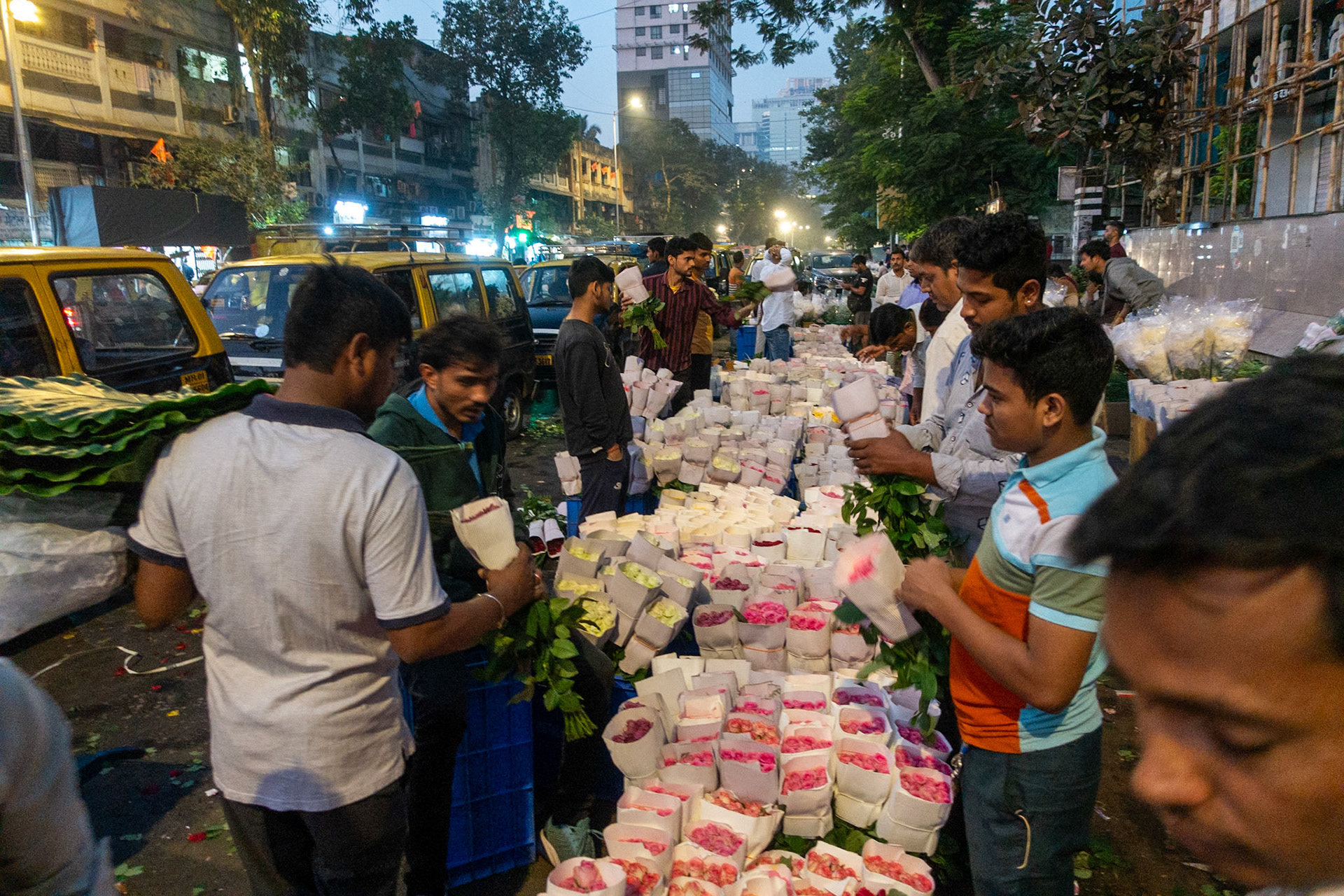 Mumbai: Morning flower market
