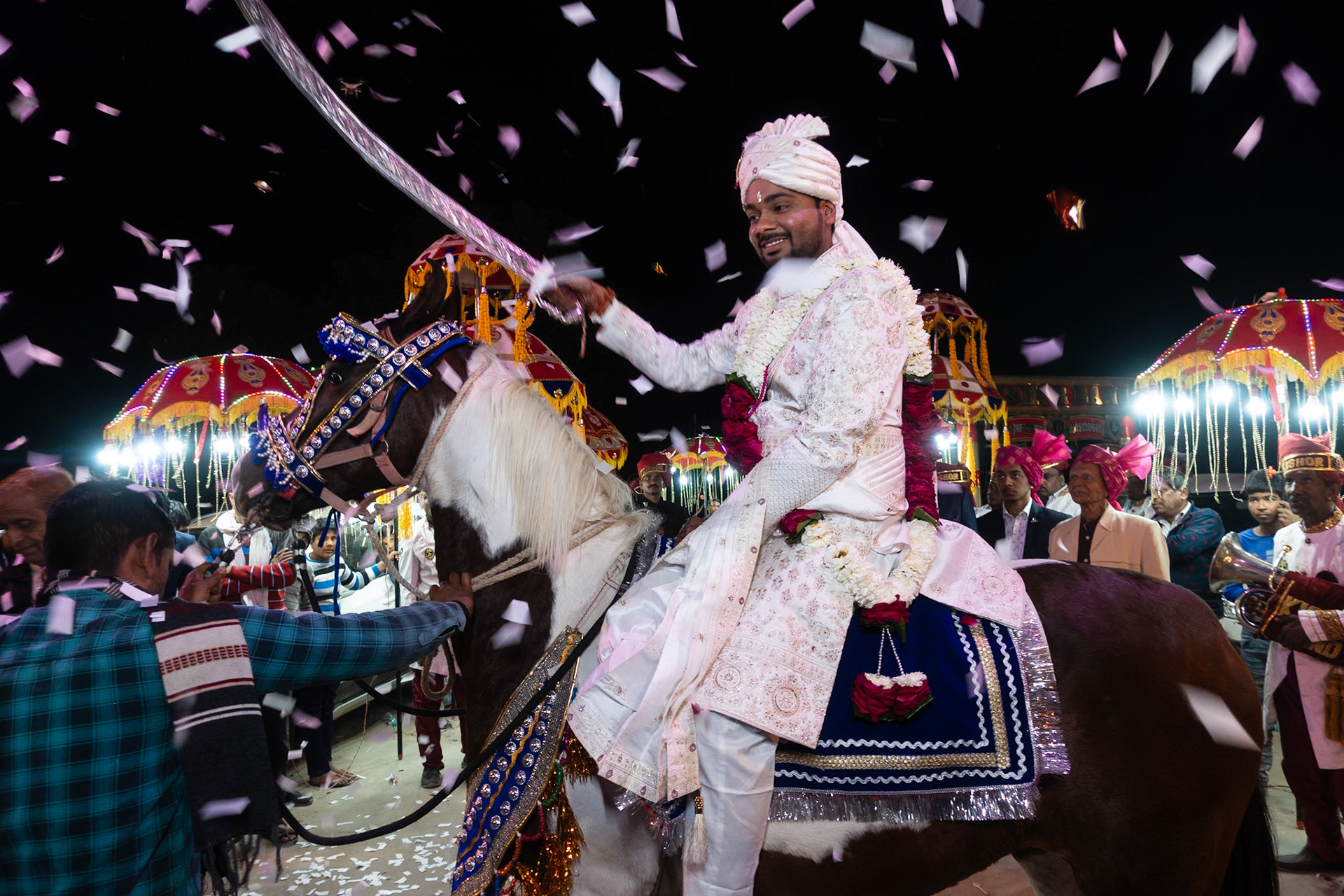 Shapura: Wedding - groom arrives