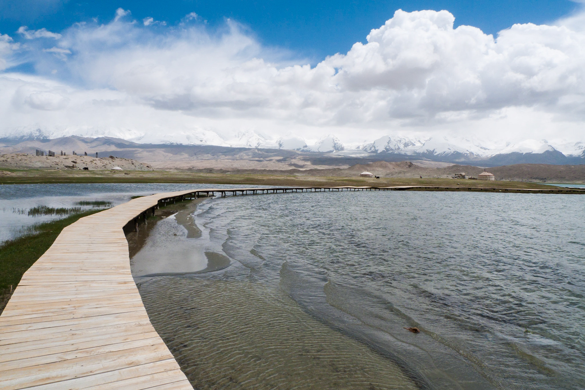 Karakorum Highway: Lake Karakul