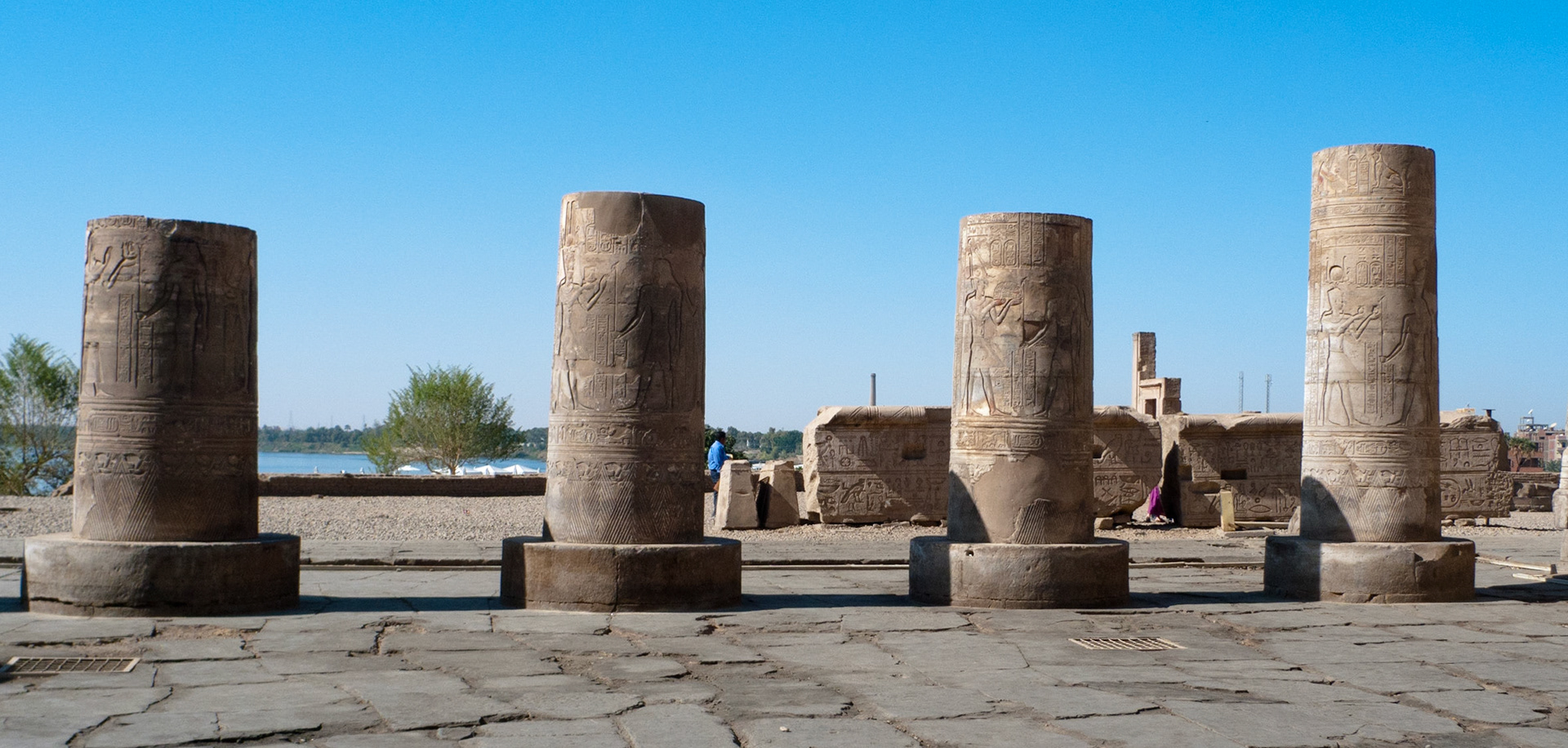 Kom Ombo: Temple of Sobek and Haroeris - sawn off to provide building material for local sugar refinery!