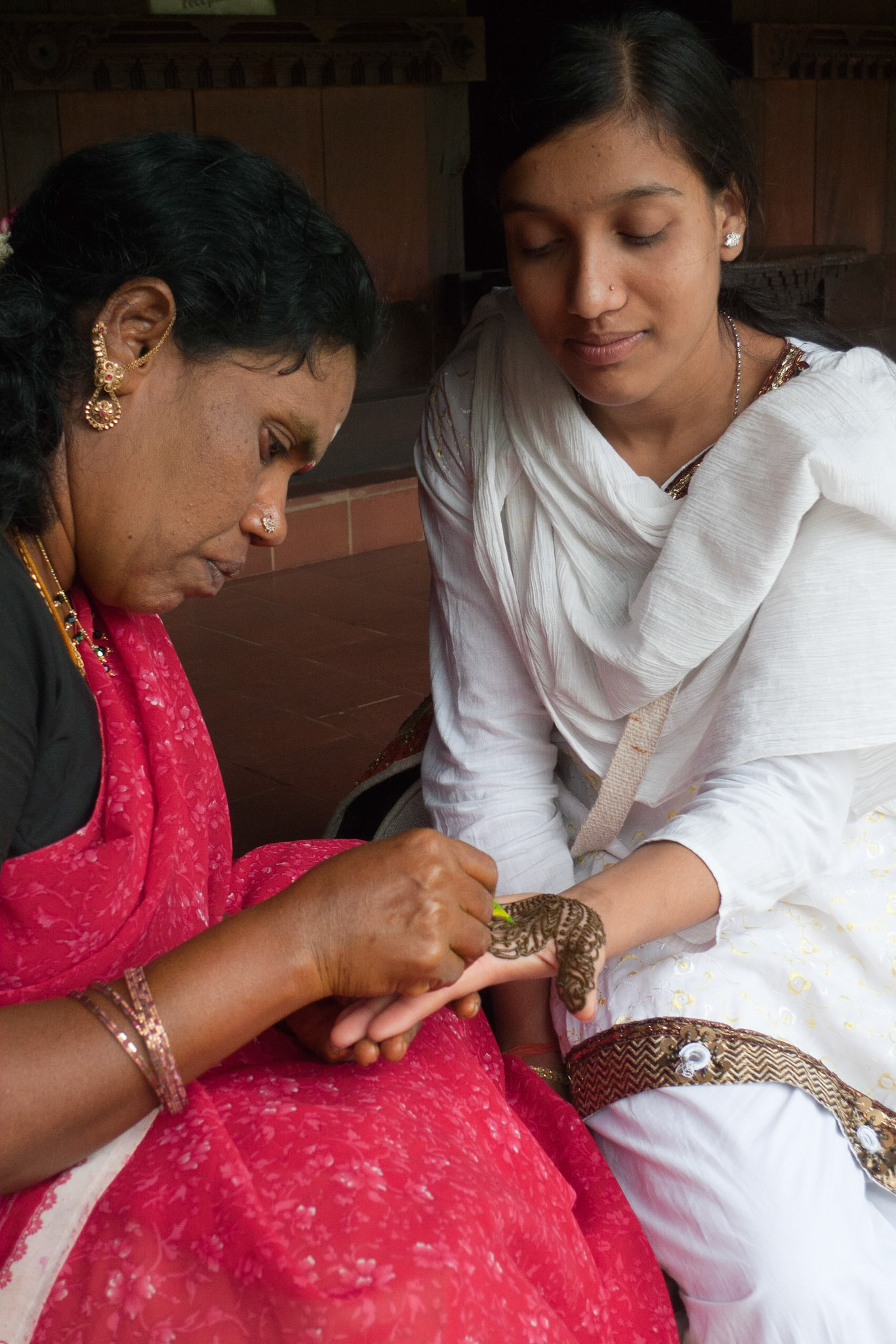 Dakshinchitra: hand henna