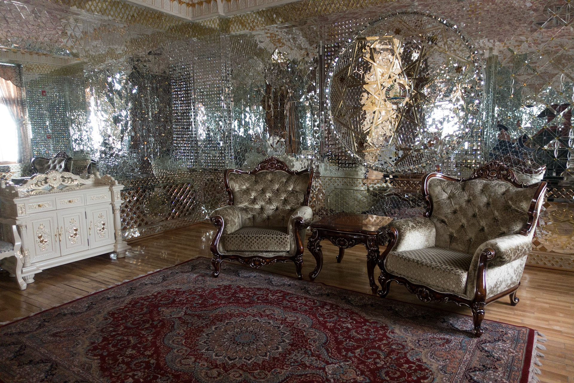 Dushanbe: (workers) Palace of Navroz