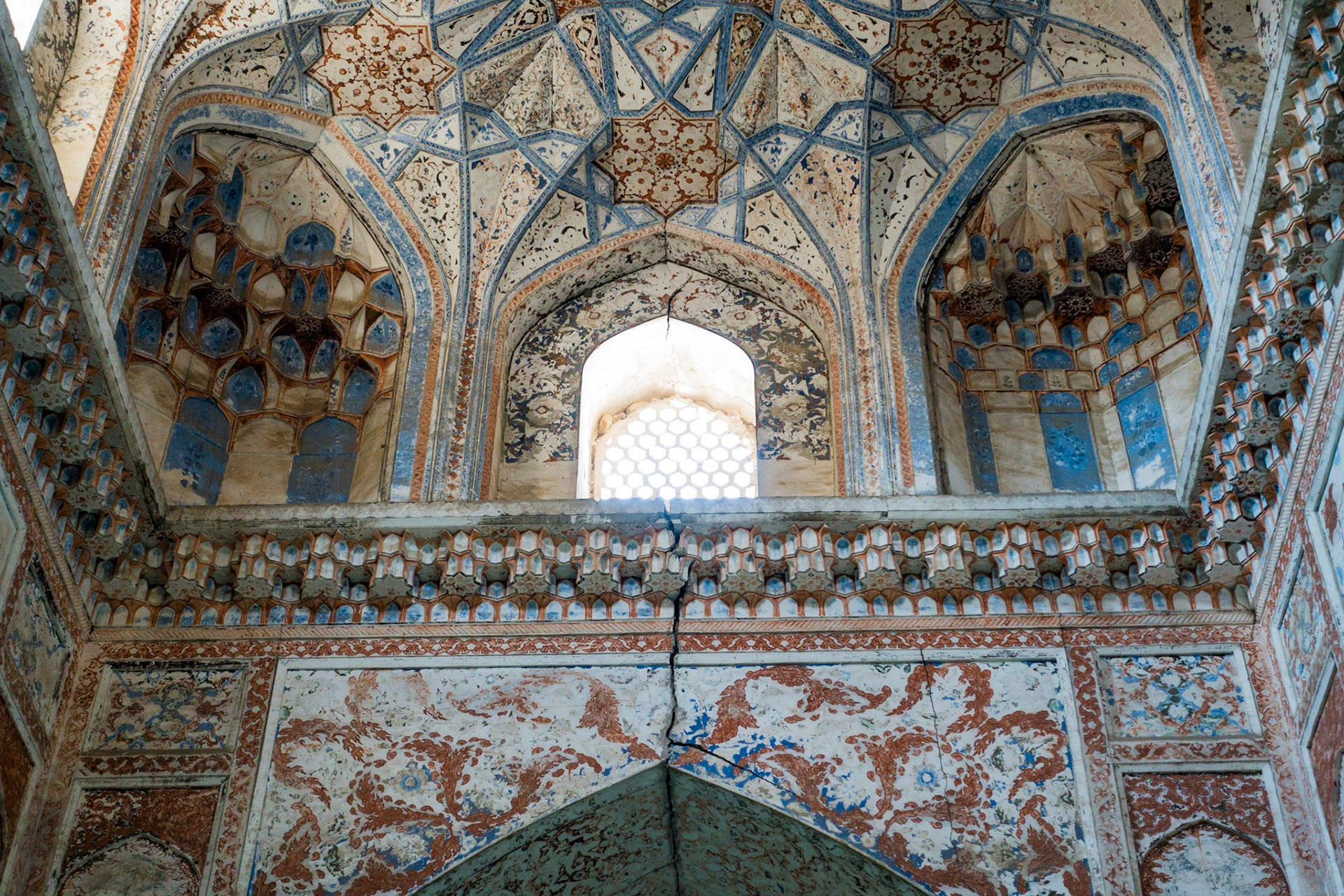 Bukhara: Abdulaziz-Kkan Madrassah - unloved corner