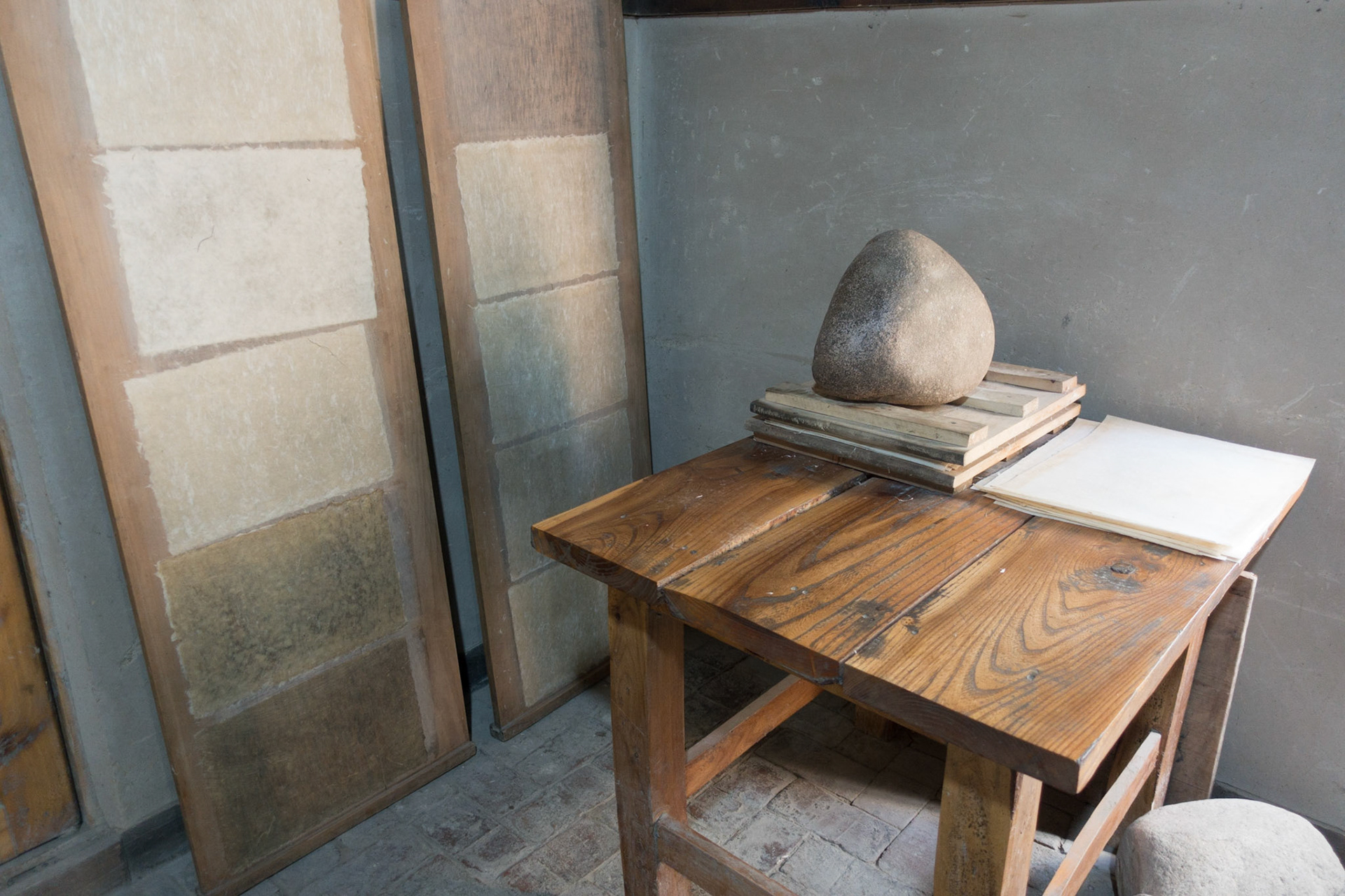 Samarkand: Koni Gil Paper Mill - squeezing out the moisture.