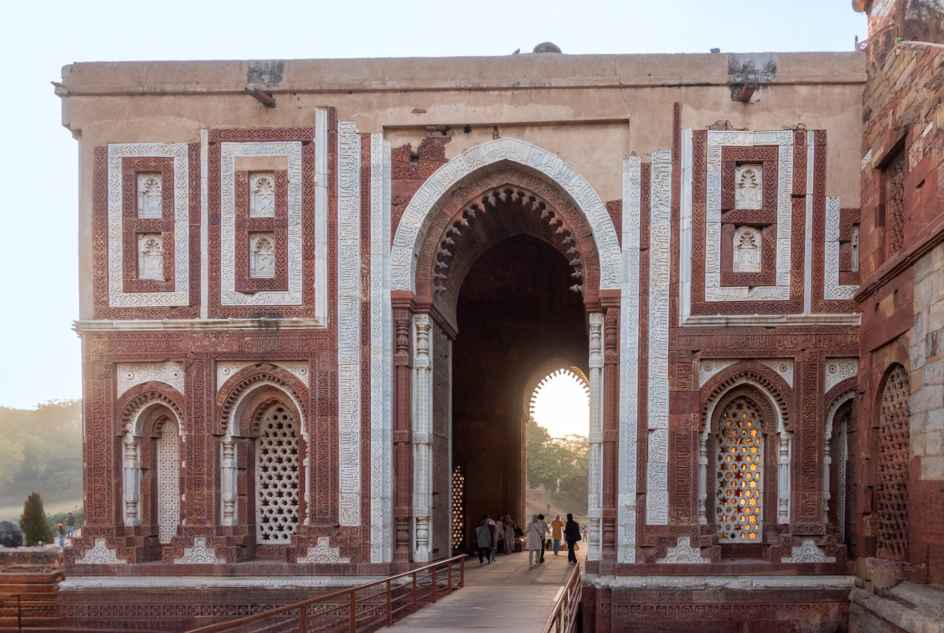 Delhi: Qutab Minar - Alai Derwaza Gateway (Seljuk period)
