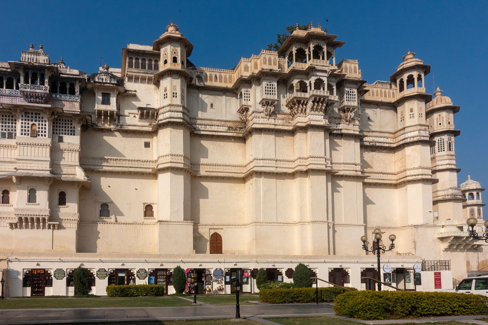 Udaipur: City Palace - windowless bottom levels facade over hill