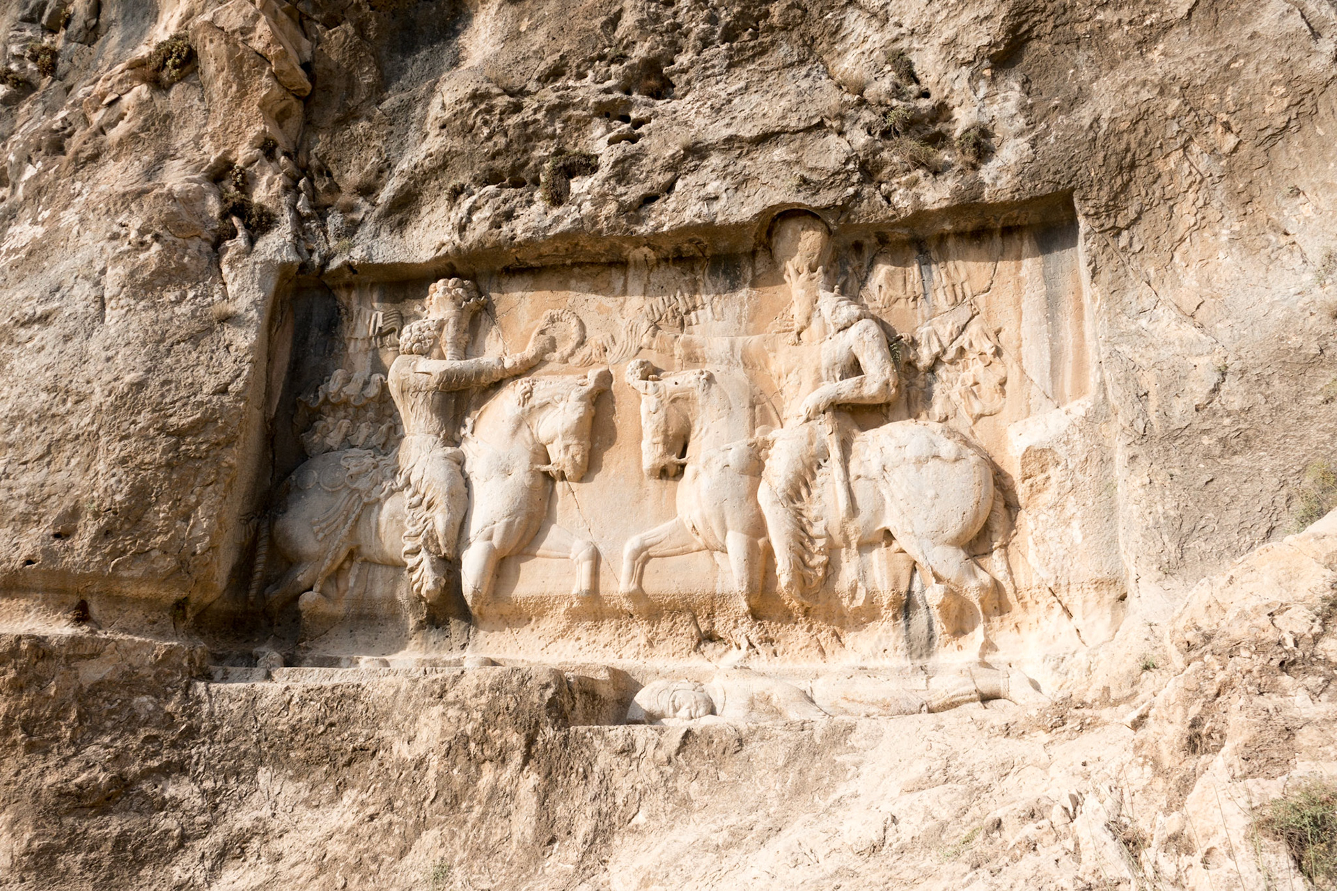 Bishapur: Bas reliefs