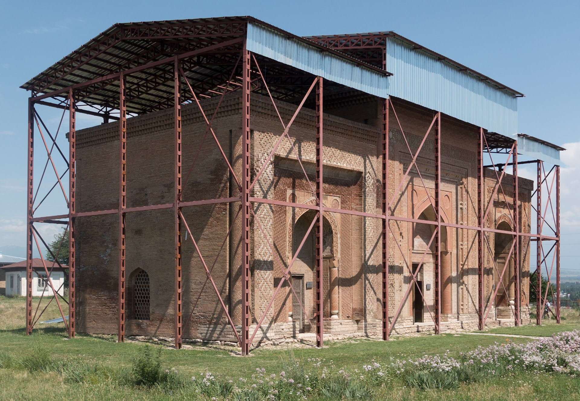Uzgen: 12c Mausoleum Complex