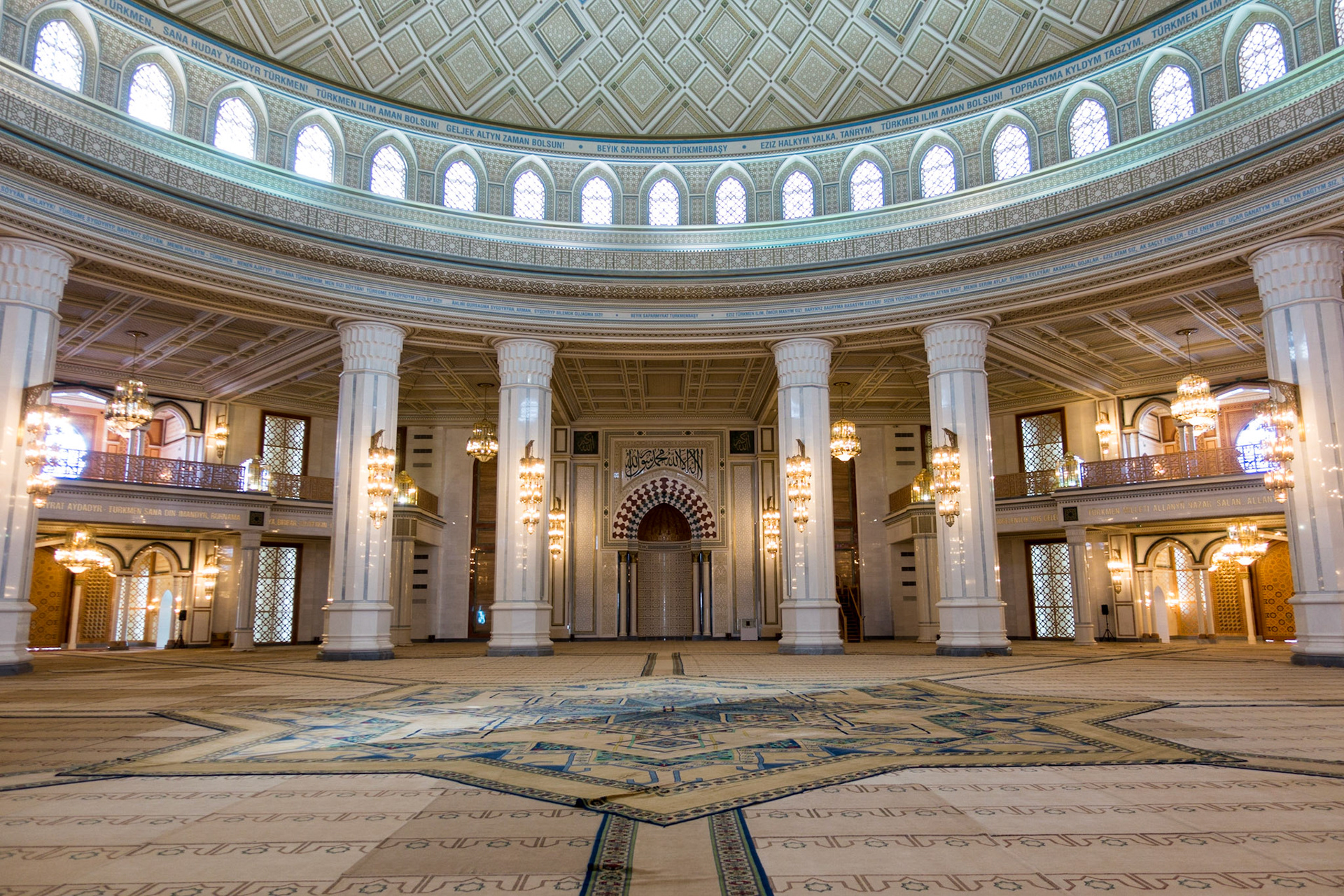 Ashgabat:  Turkmenbashi Ruhy Mosque - interior
